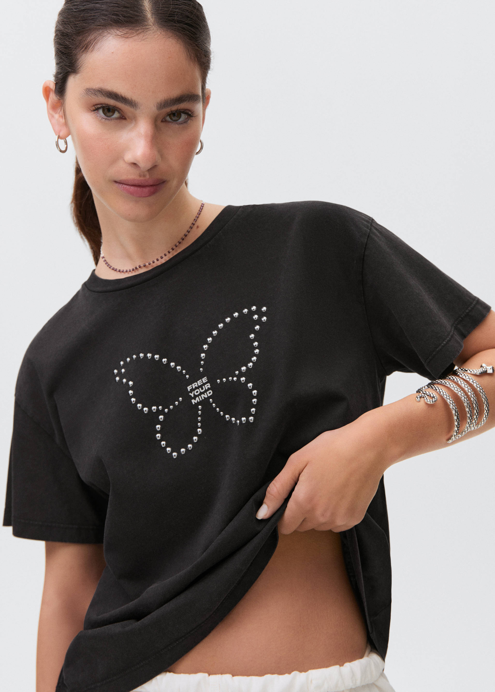 Appliqués butterfly t-shirt - Details of the article 1