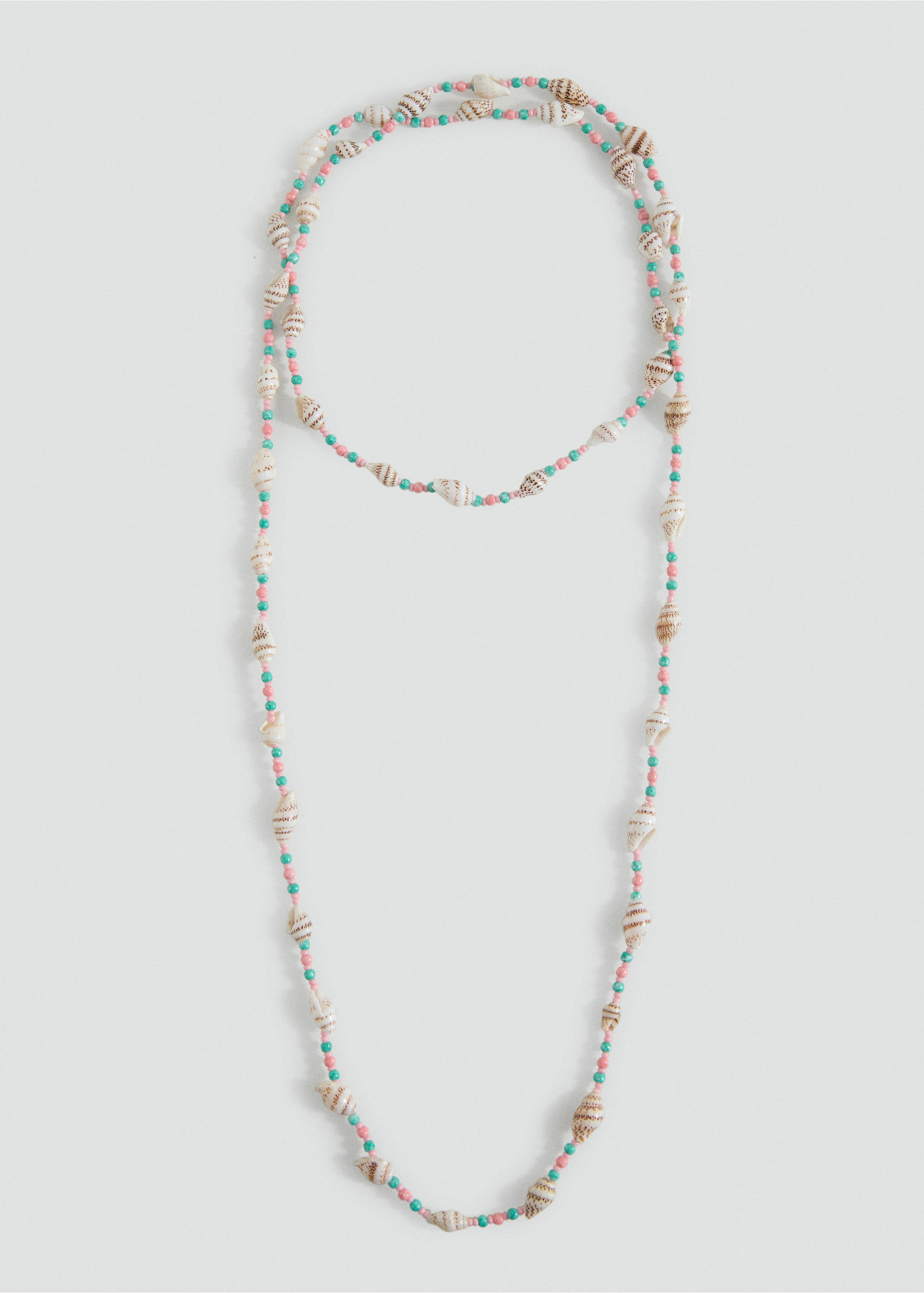 Lange, dreisträngige Kette - Artikel ohne Model, Sandfarben. Ref: 17001194-00.