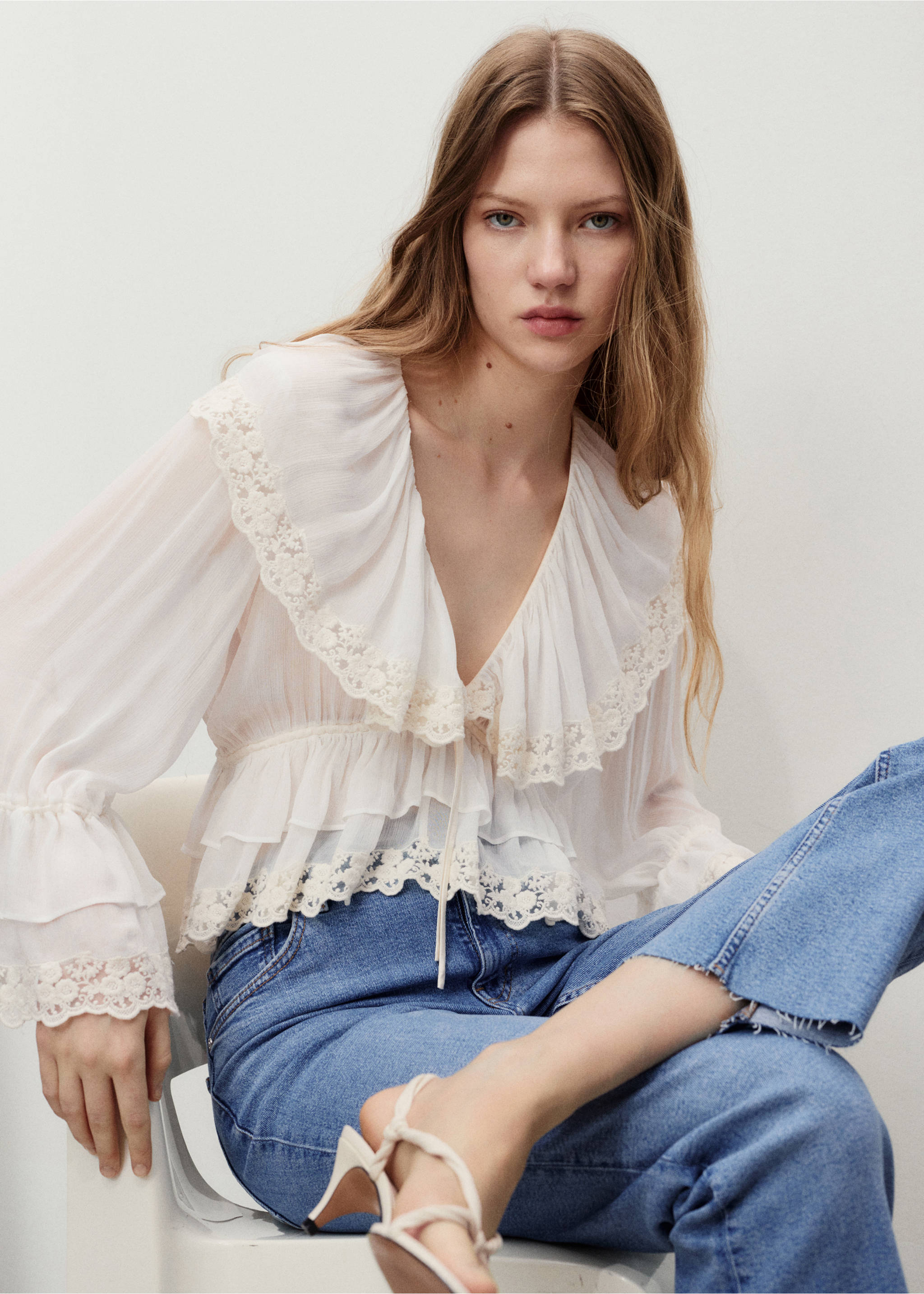 Sienna flared cropped jeans - Details of the article 2, Medium Blue. Ref: 17001205-00.
