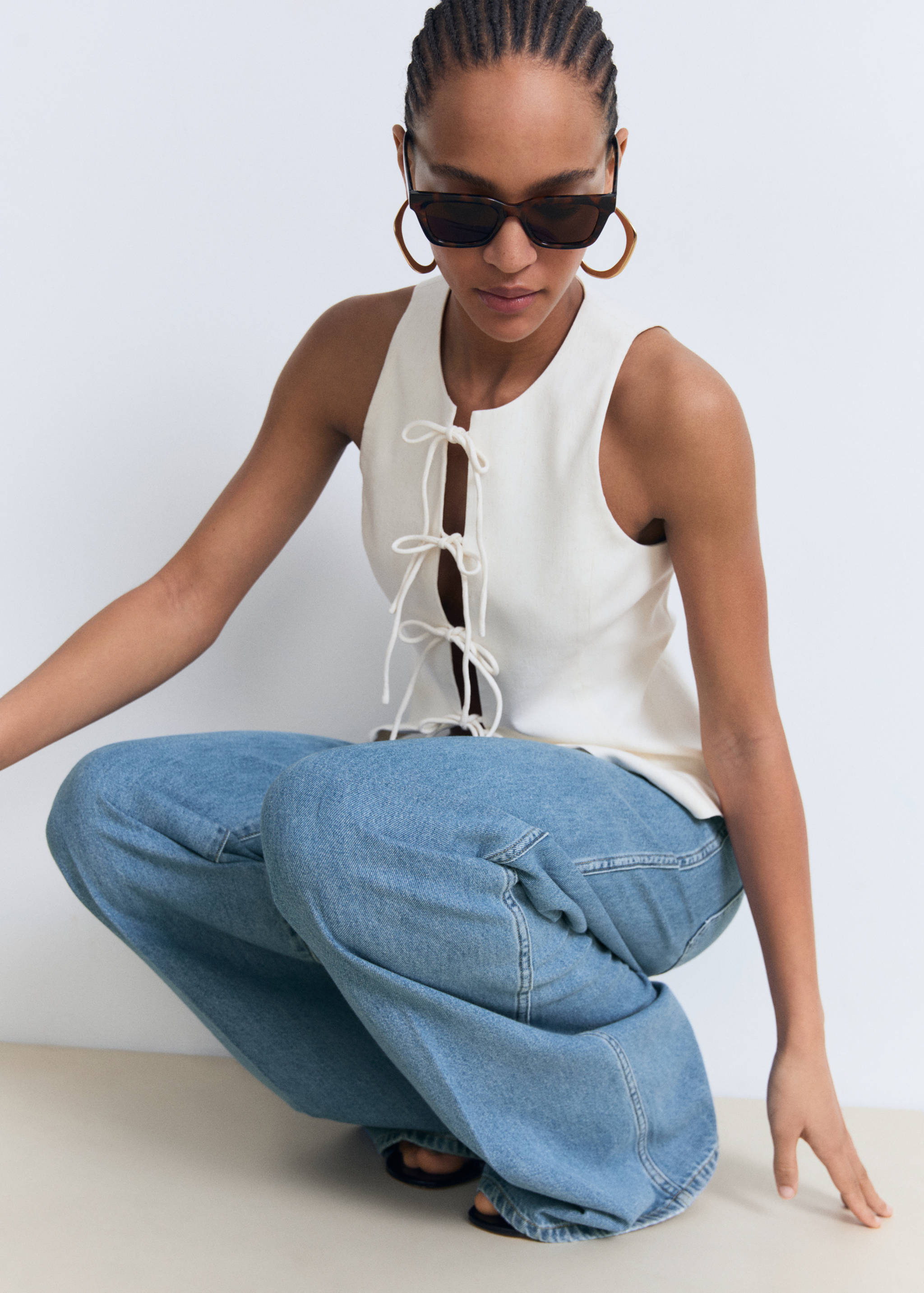 High-rise wide leg  jeans with pockets - Details of the article 3