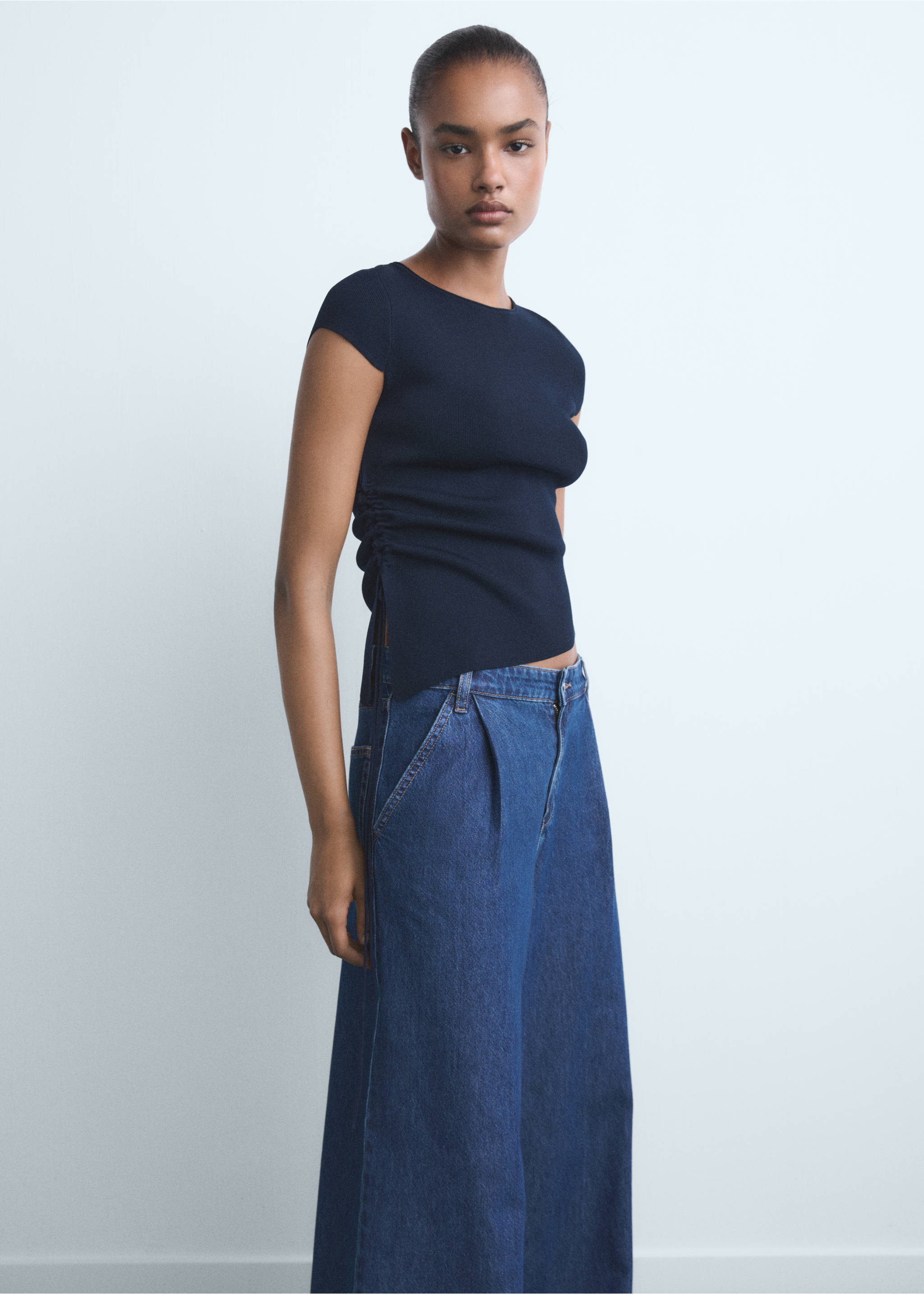 Wide leg pleated jeans - Details of the article 1, Open Blue. Ref: 17001212-00.