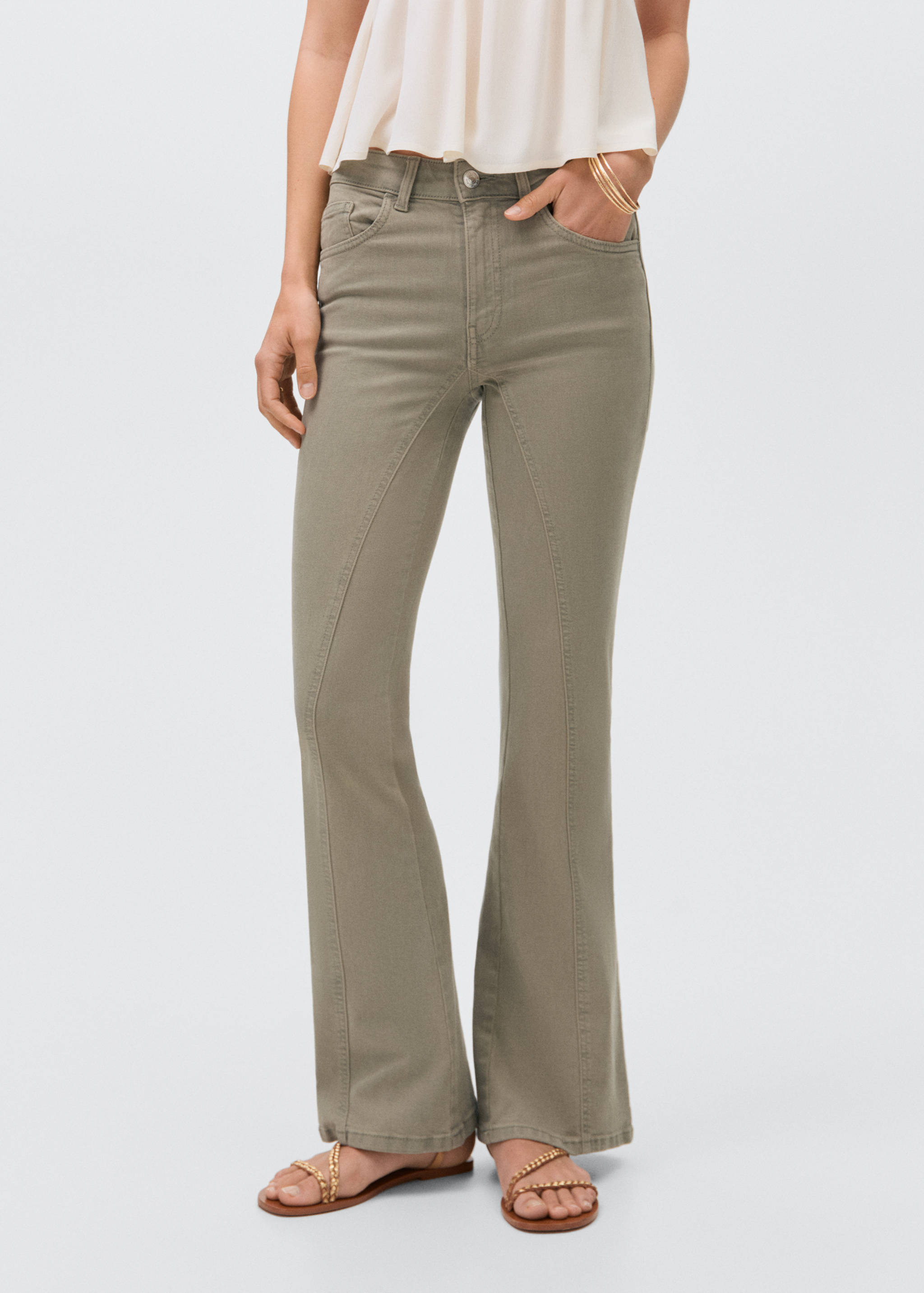 Flared Jeans mit Ziernähten - Mittlere Ansicht