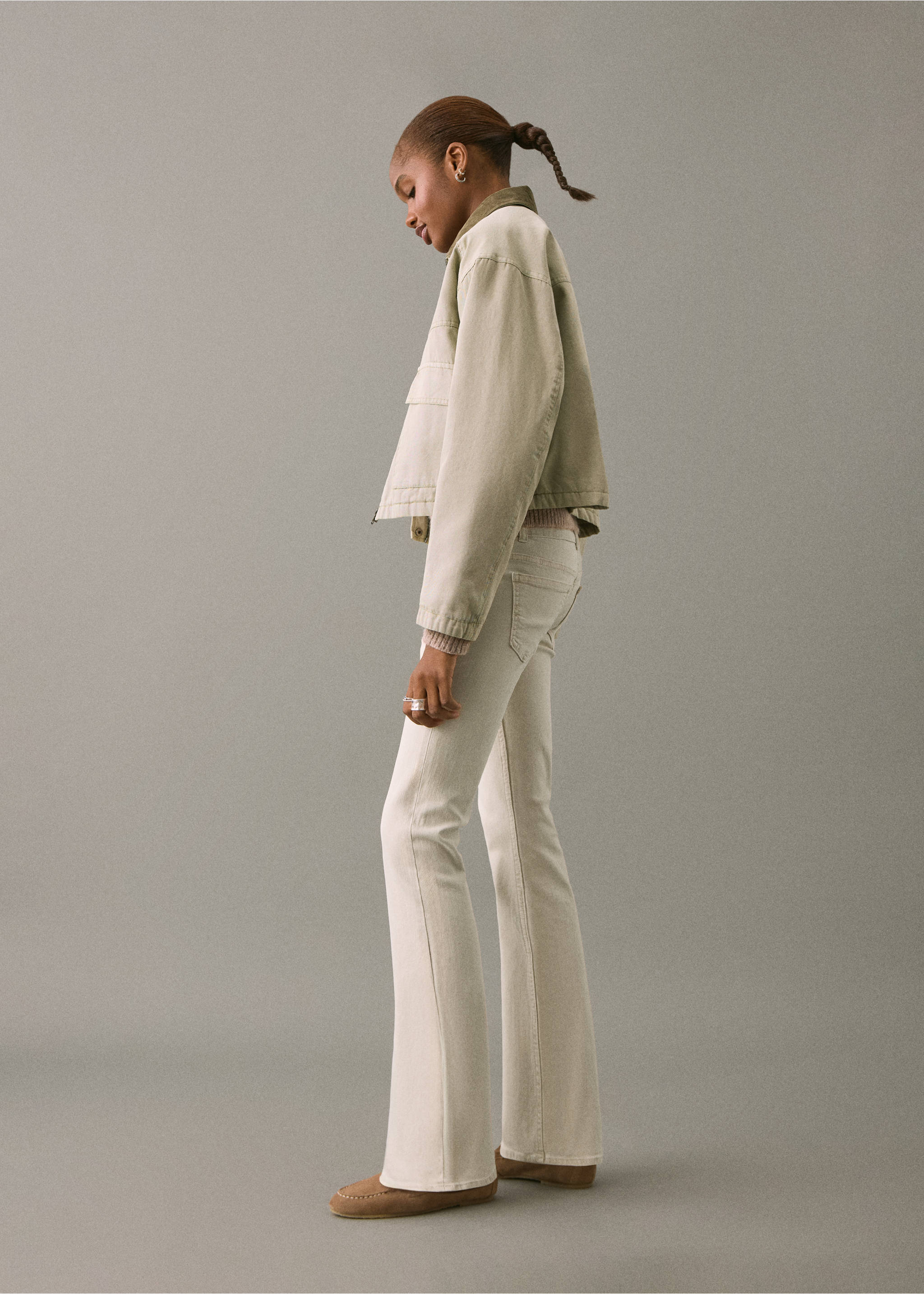 Low-waist flared jeans - Details of the article 2, Beige. Ref: 17001225-00.