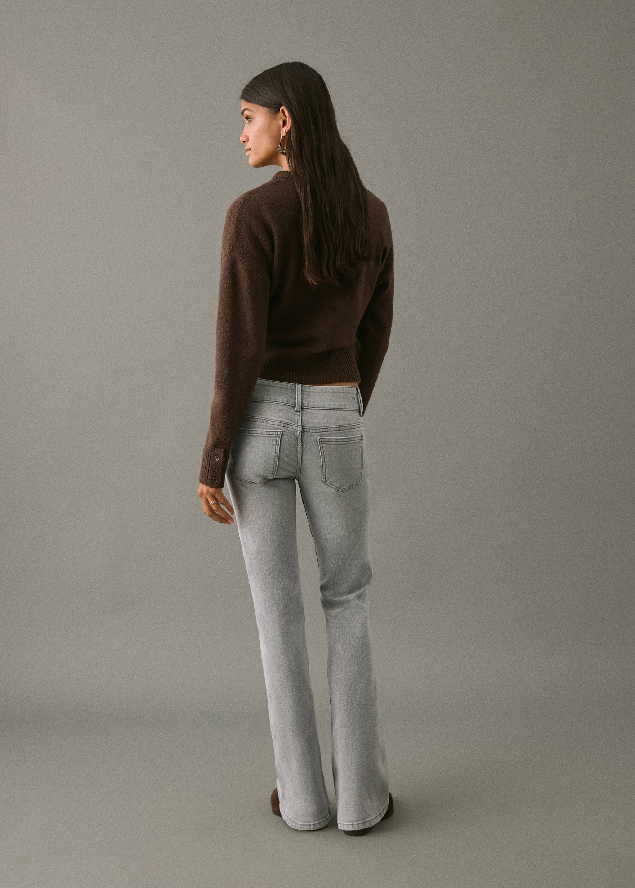 Low-waist flared jeans - Reverse of the article