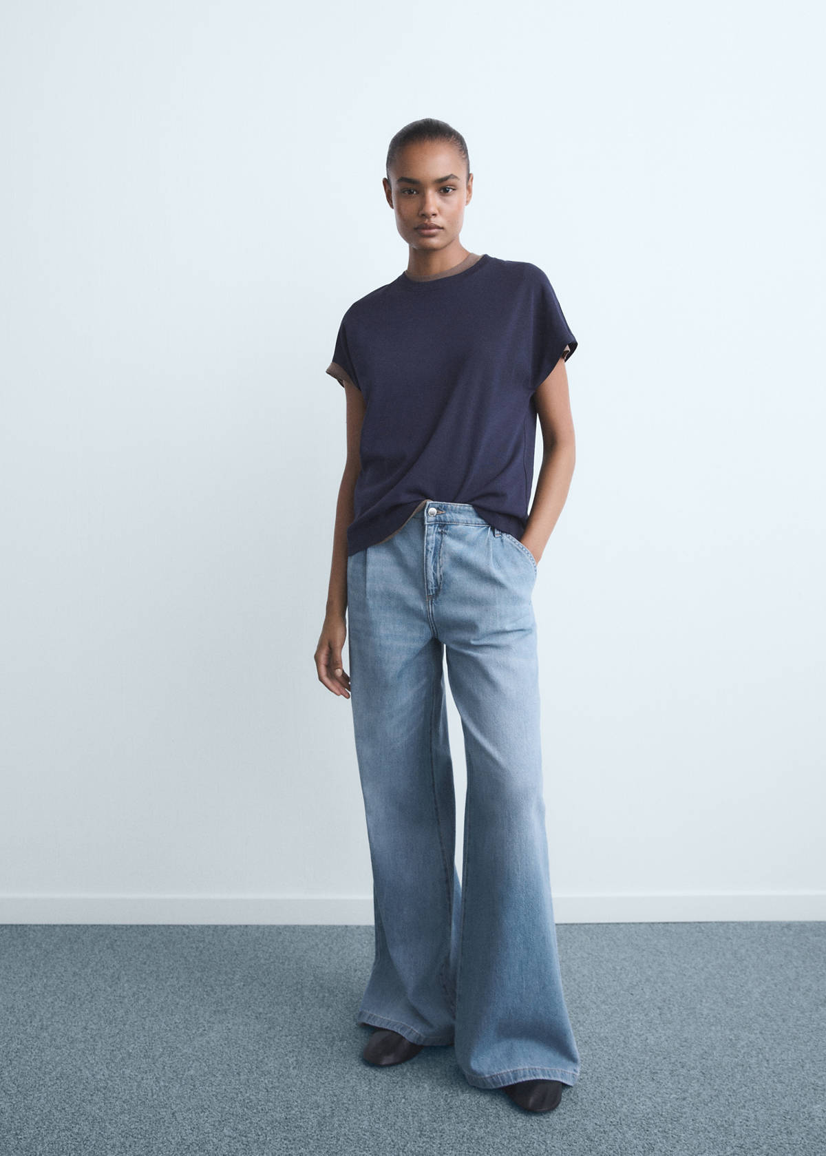 Wide leg pleated jeans