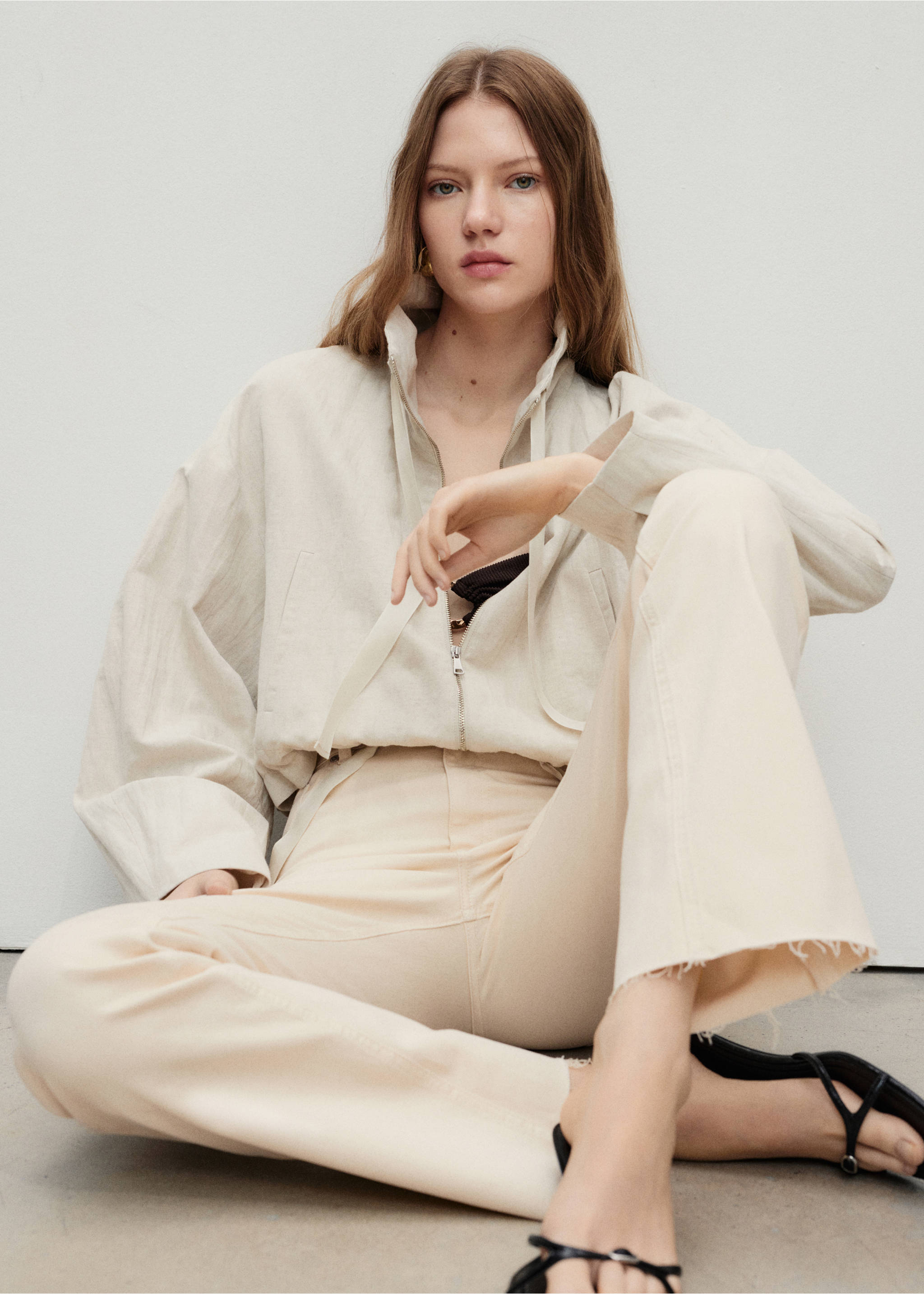 Sienna flared cropped jeans - Details of the article 2, Ecru. Ref: 17001235-00.