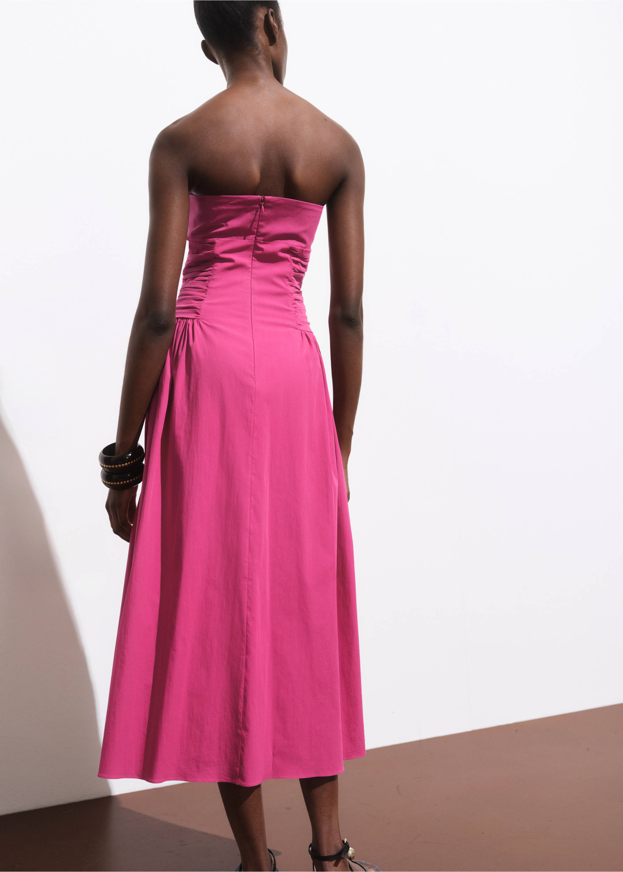 Schulterfreies Midi-Kleid - Rückseite des Artikels, Fuchsia. Ref: 17001275-00.