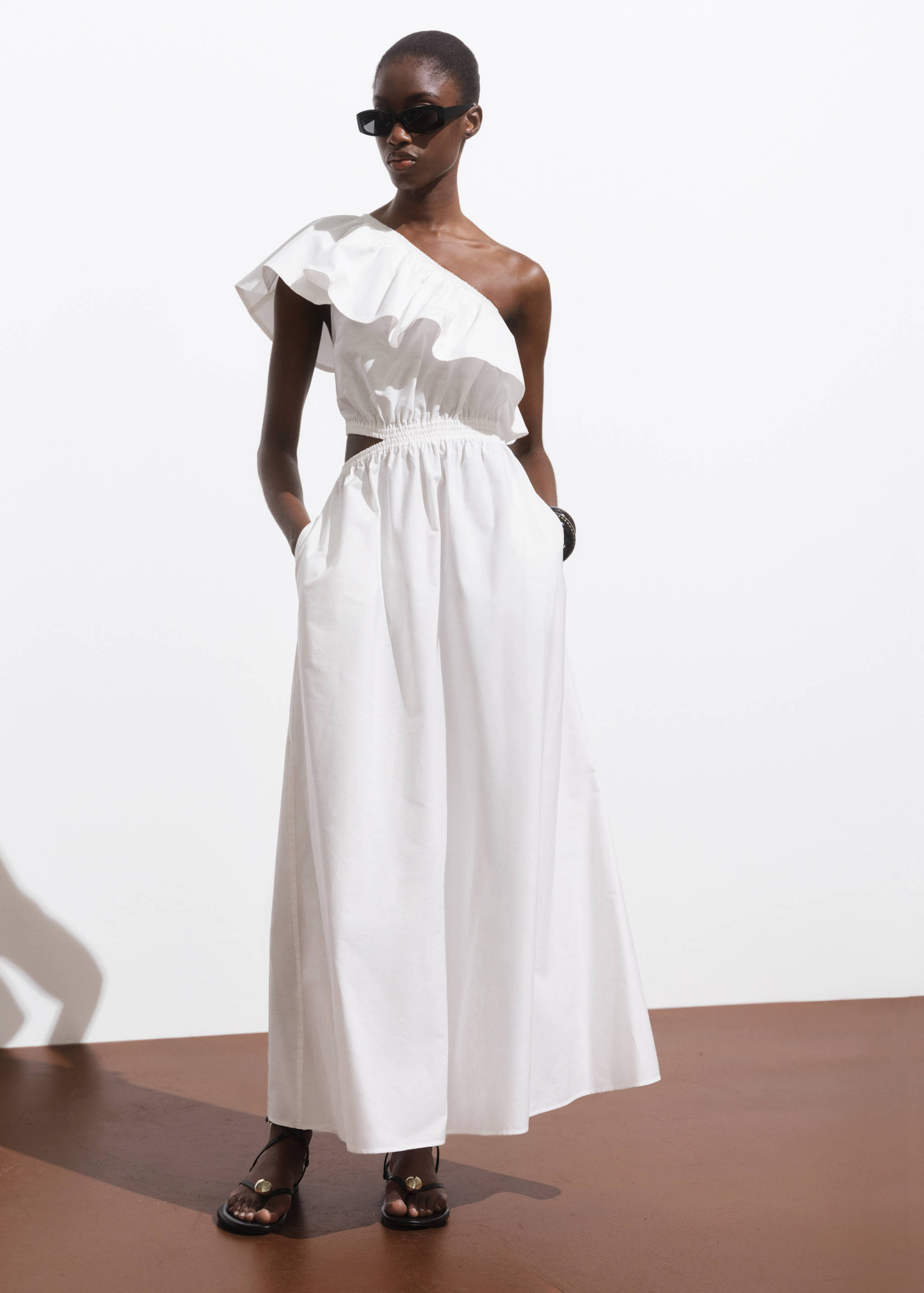Asymmetrical dress with cut-out - General plane