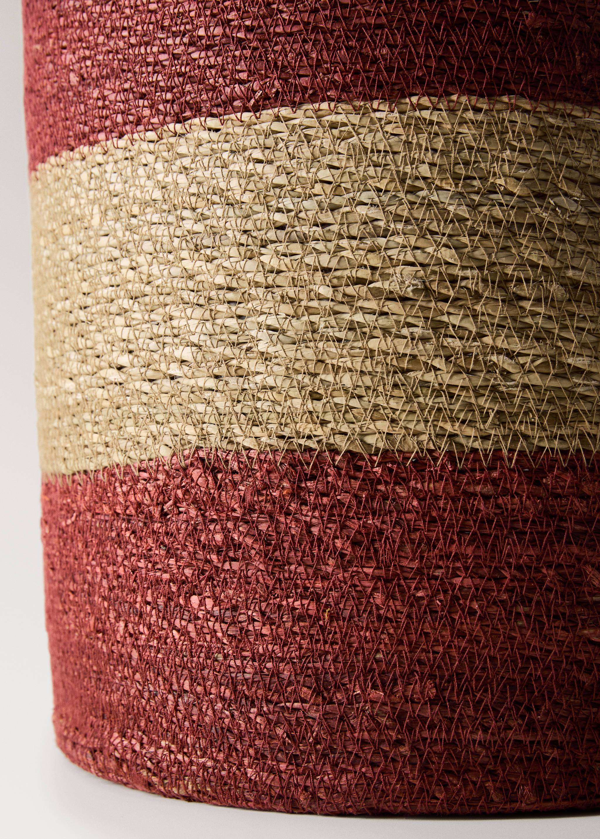 Round two-tone seagrass basket - Details of the article 2