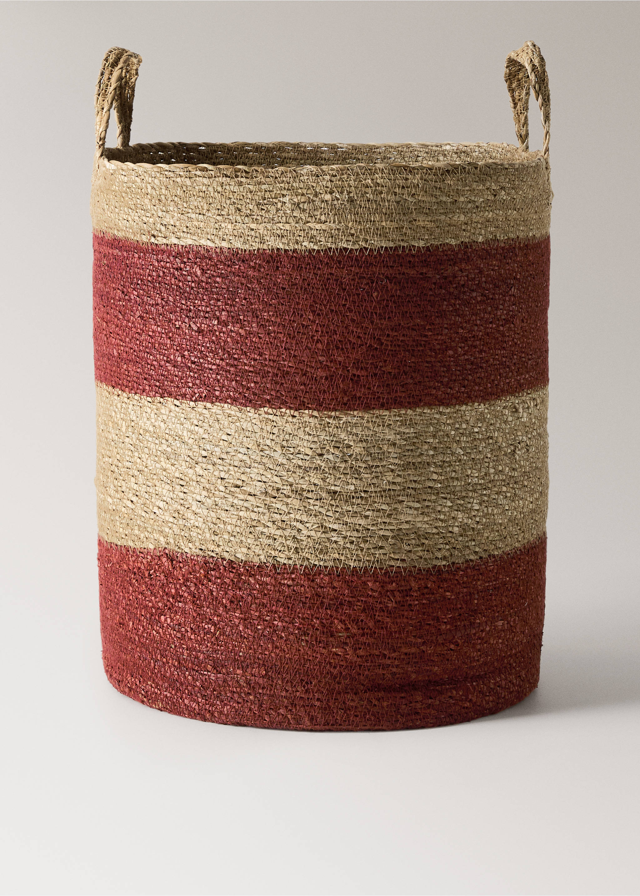Round two-tone seagrass basket - Article without model, Maroon. Ref: 17001537-00.