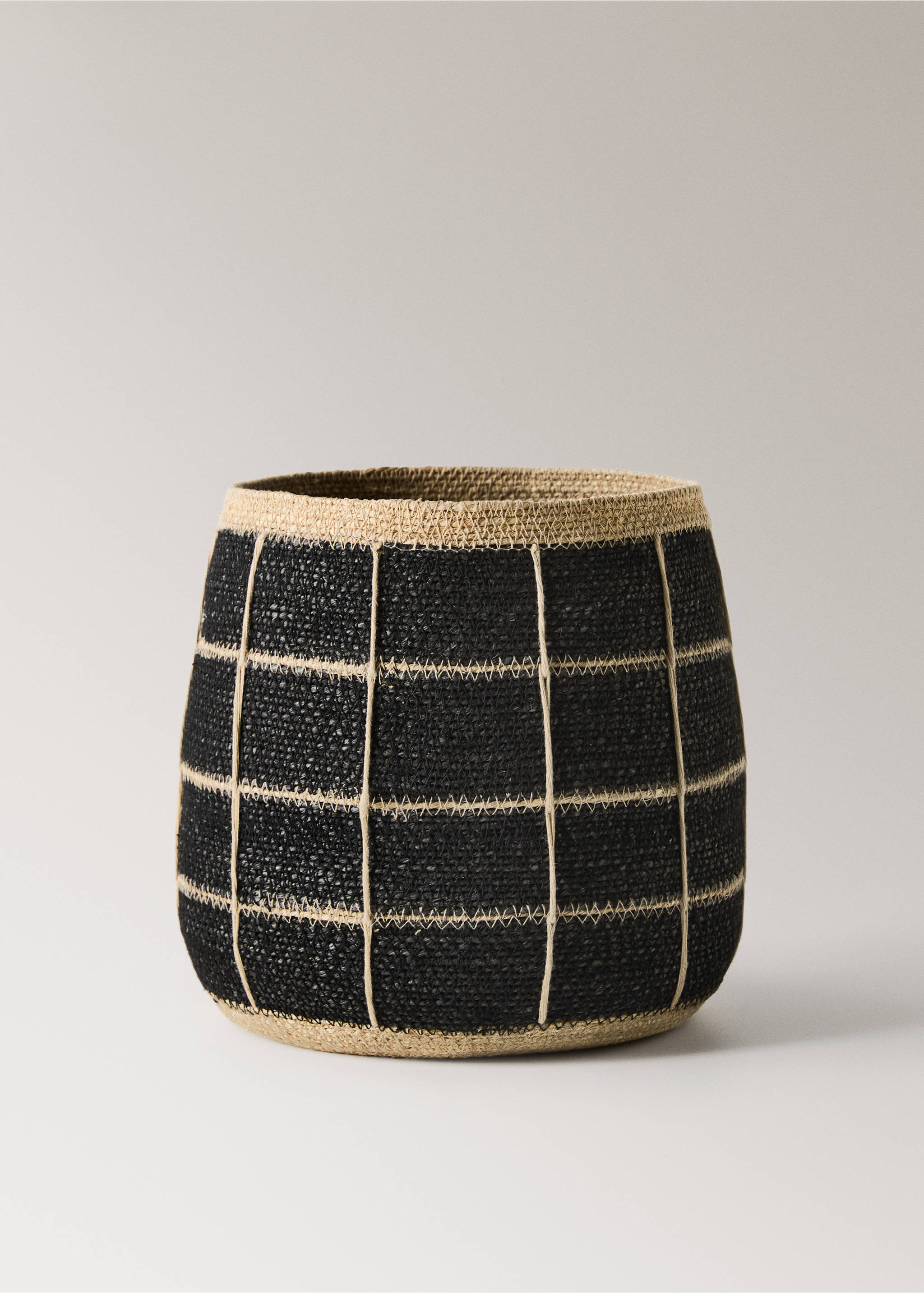 Panier moyen en jonc de mer à carreaux - Article sans modèle, Noir. Ref: 17001550-00.