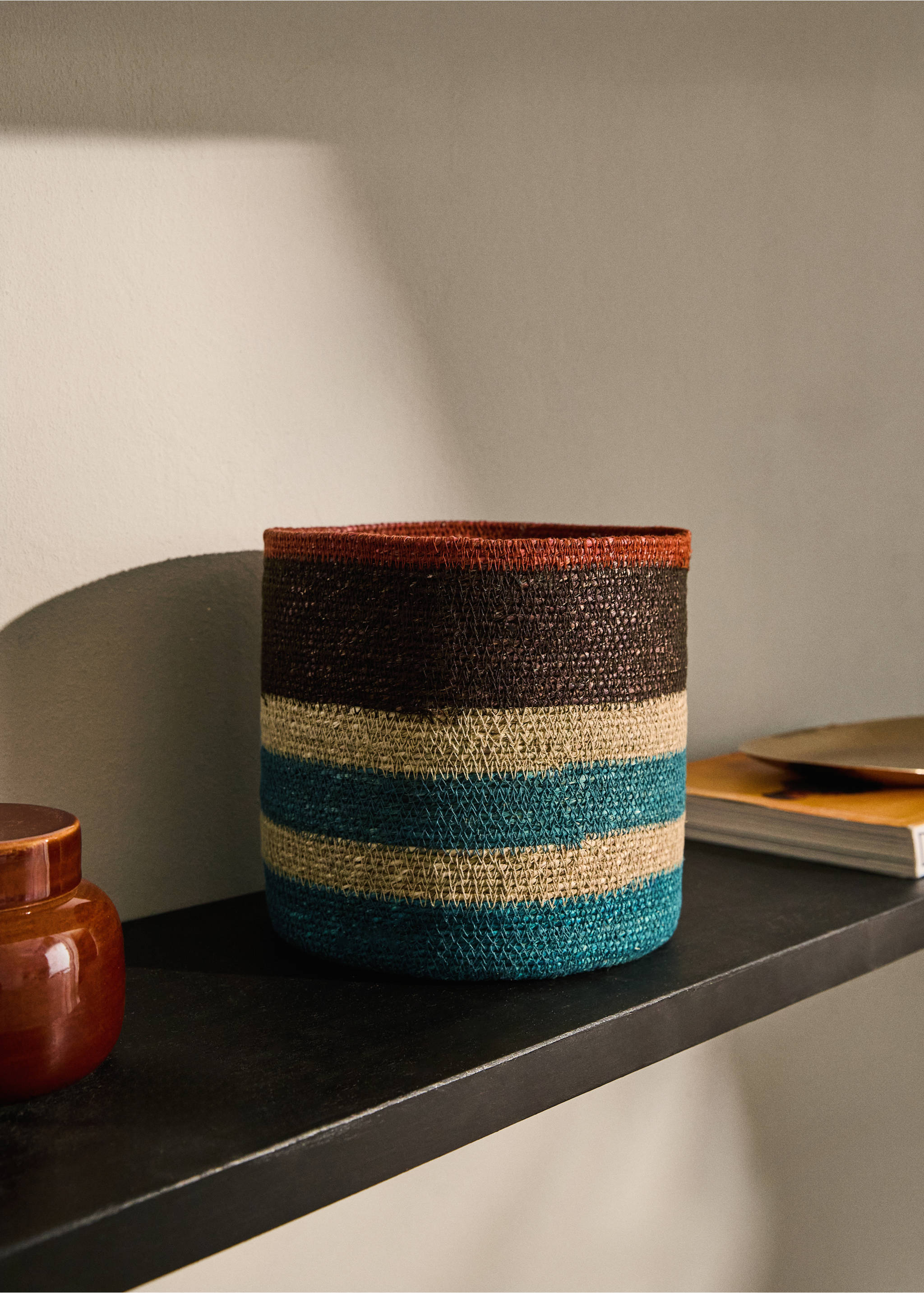 Small multi-coloured seagrass basket - General plane, Chocolate. Ref: 17001554-00.