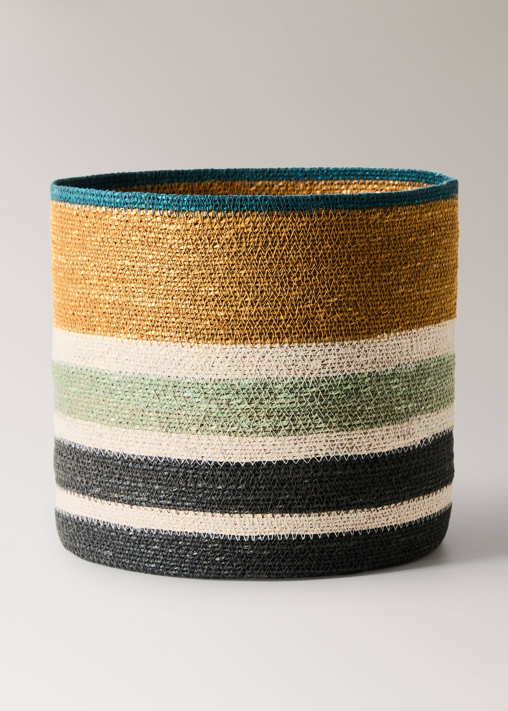 Medium multi-coloured seagrass basket - Article without model