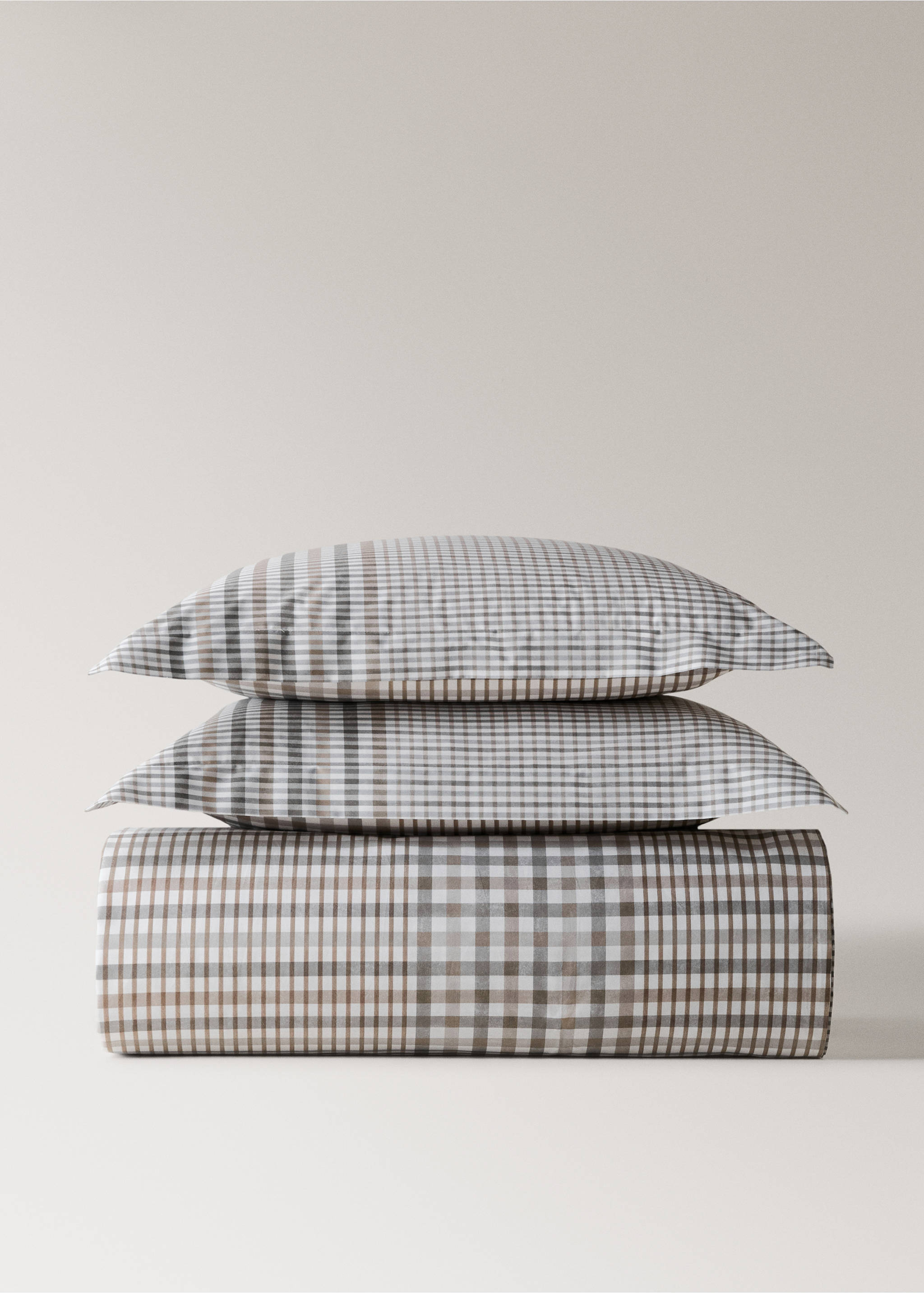 Brown, grey and white checkered duvet cover and matching pillowcases, Medium Brown. Ref: 17001592-00.