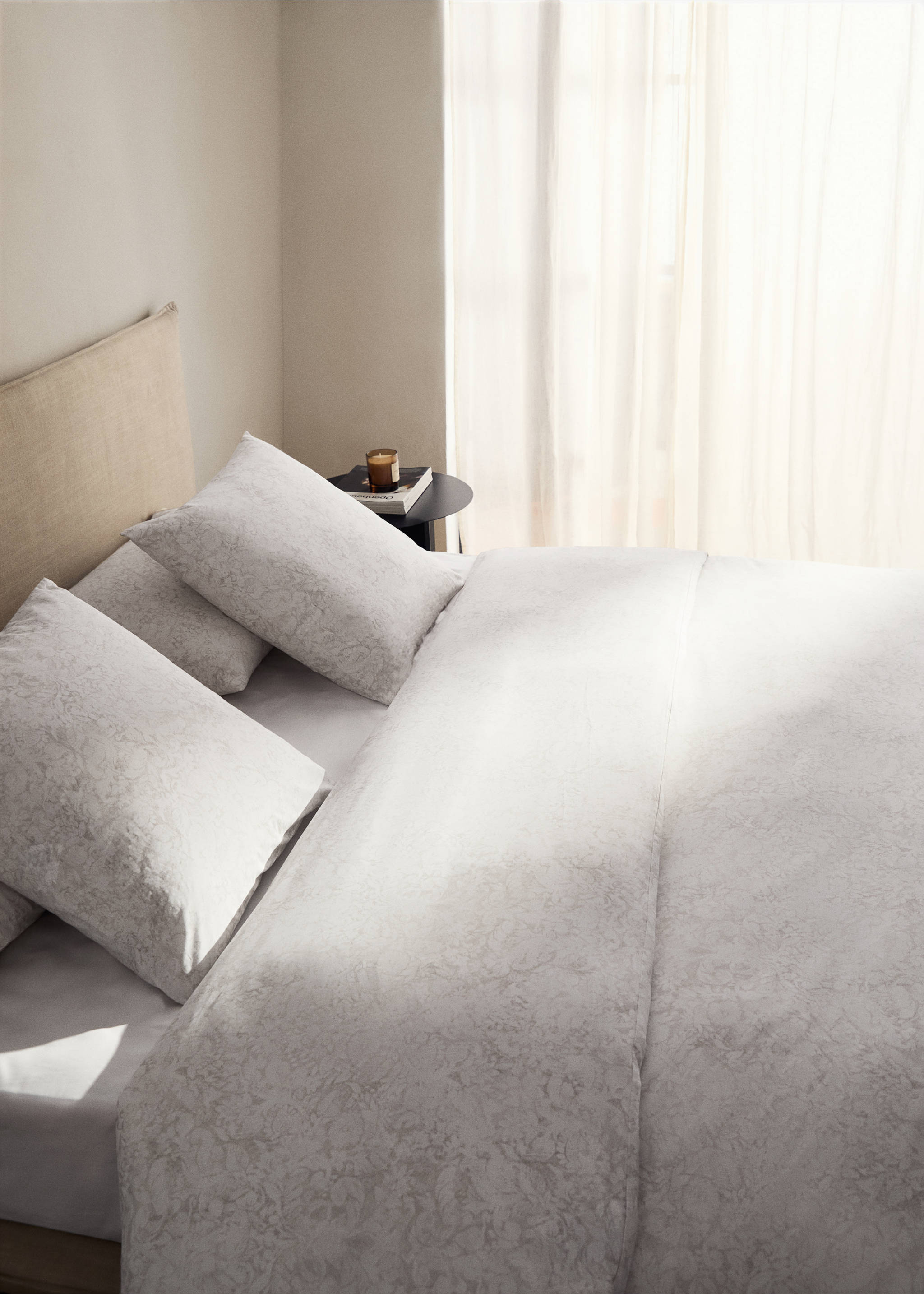 Percale cotton duvet cover with a blurred floral print for 180/200 cm bed - Details of the article 7, Beige. Ref: 17001605-00.