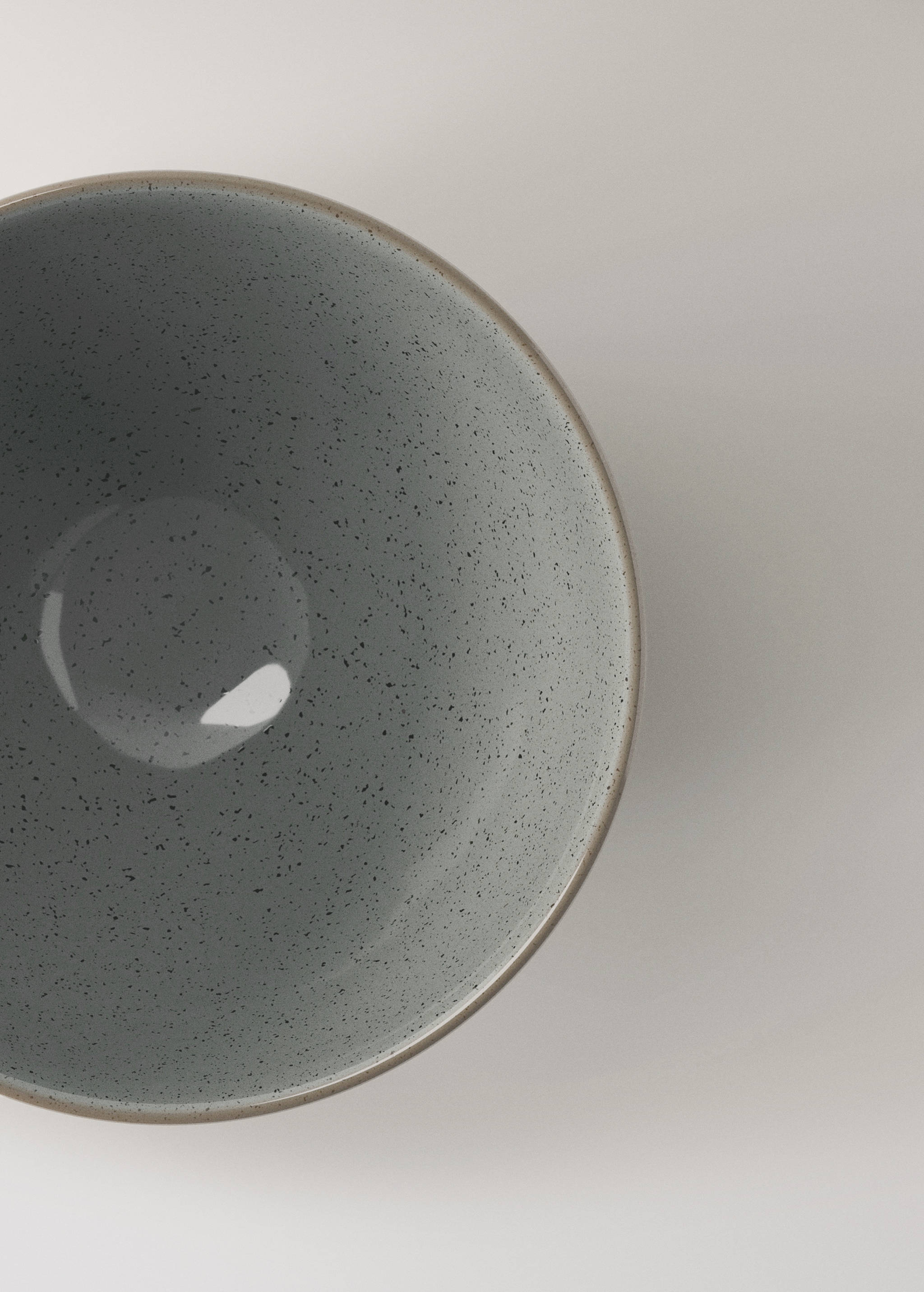 Stoneware bowl with spots - Details of the article 2