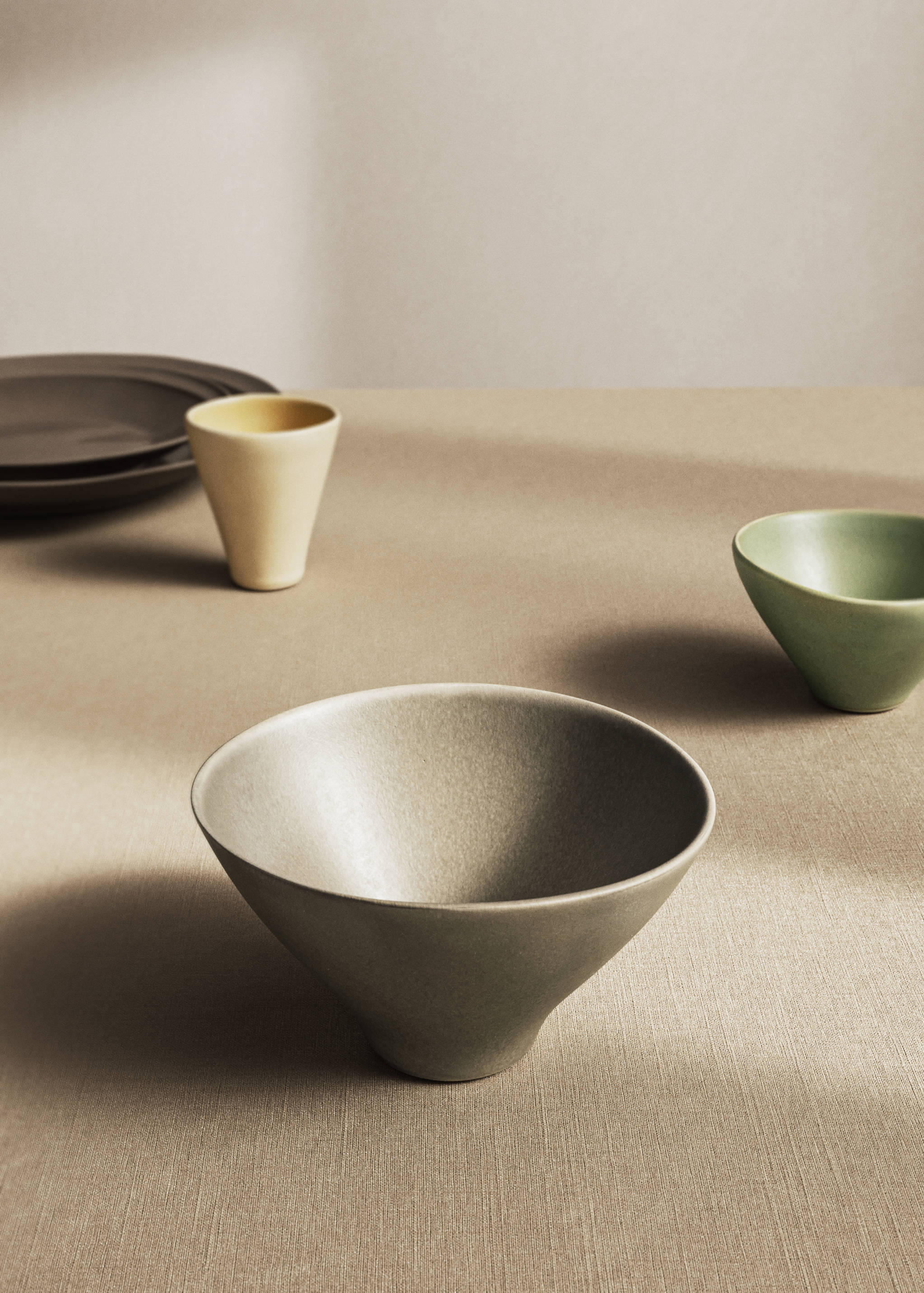Large organic stoneware bowl - General plane