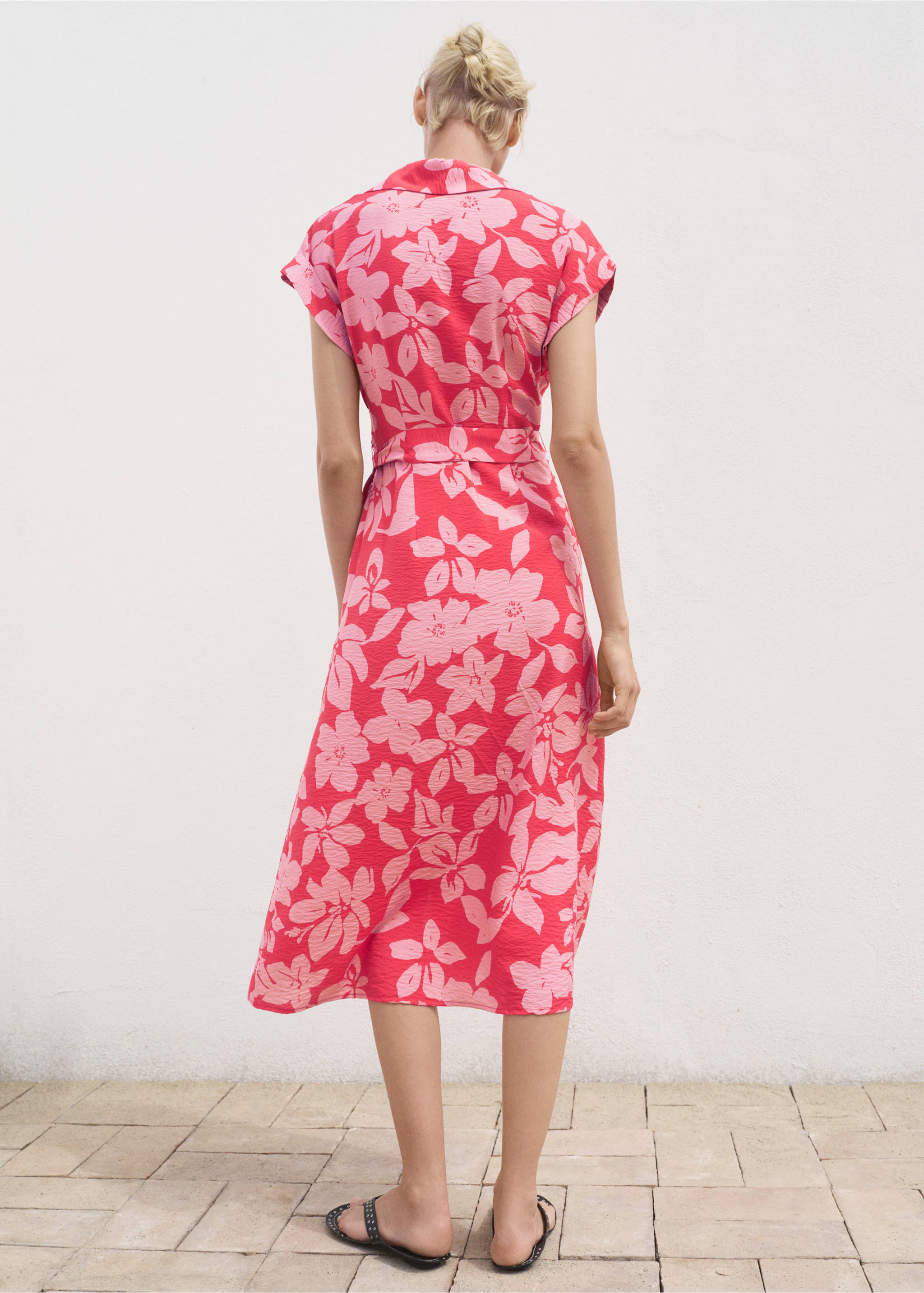 Hemdblusenkleid mit floralem Muster - Rückseite des Artikels, Fuchsia. Ref: 17002538-00.