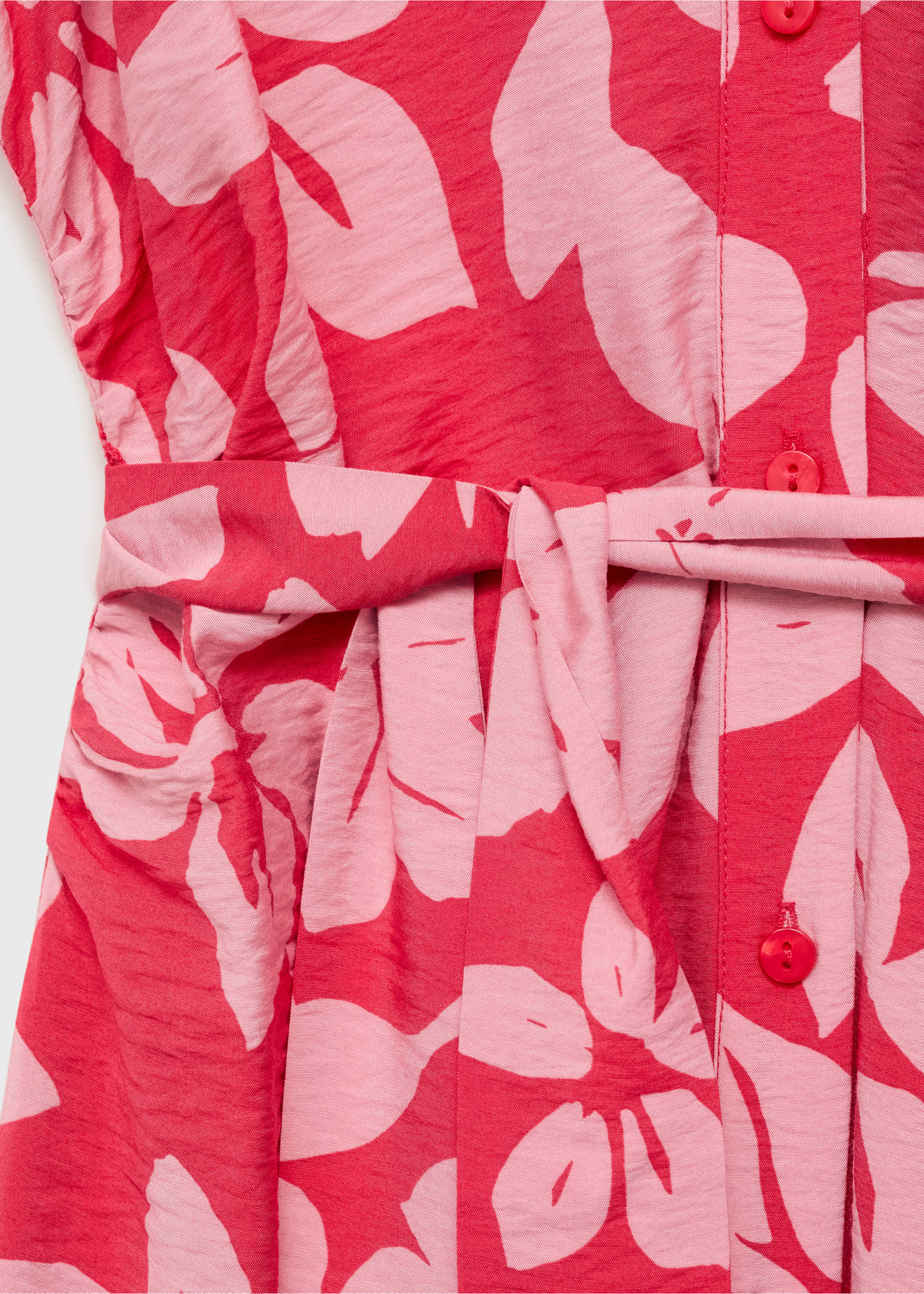 Hemdblusenkleid mit floralem Muster - Detail des Artikels 8, Fuchsia. Ref: 17002538-00.