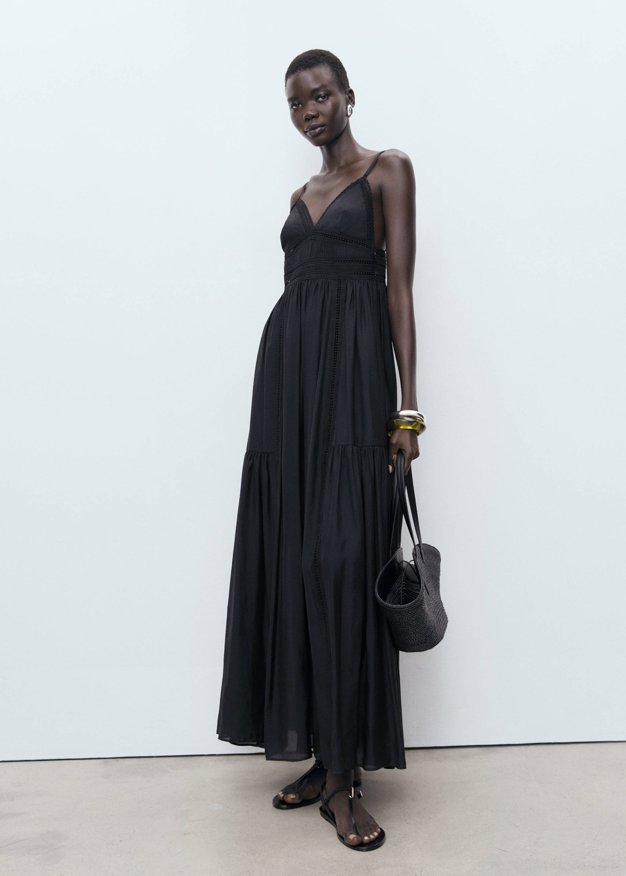 Long dress with lace details - General plane