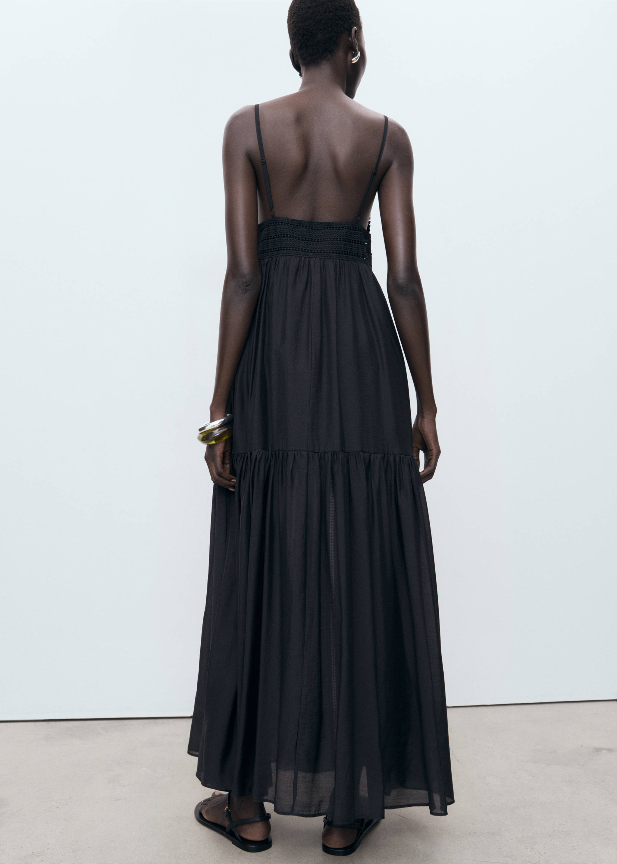 Long dress with lace details - Reverse of the article, Black. Ref: 17002539-00.