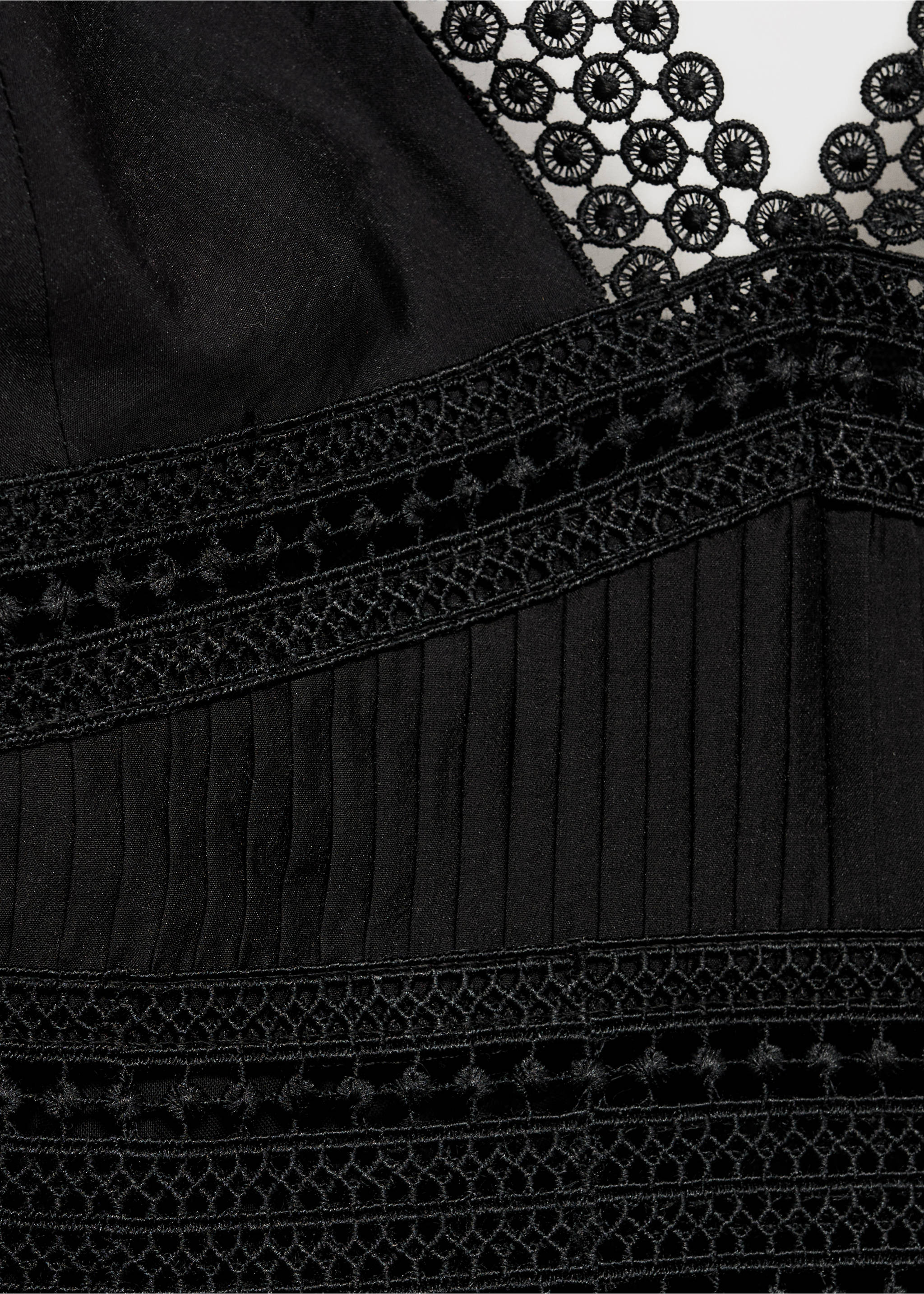 Long dress with lace details - Details of the article 8, Black. Ref: 17002539-00.