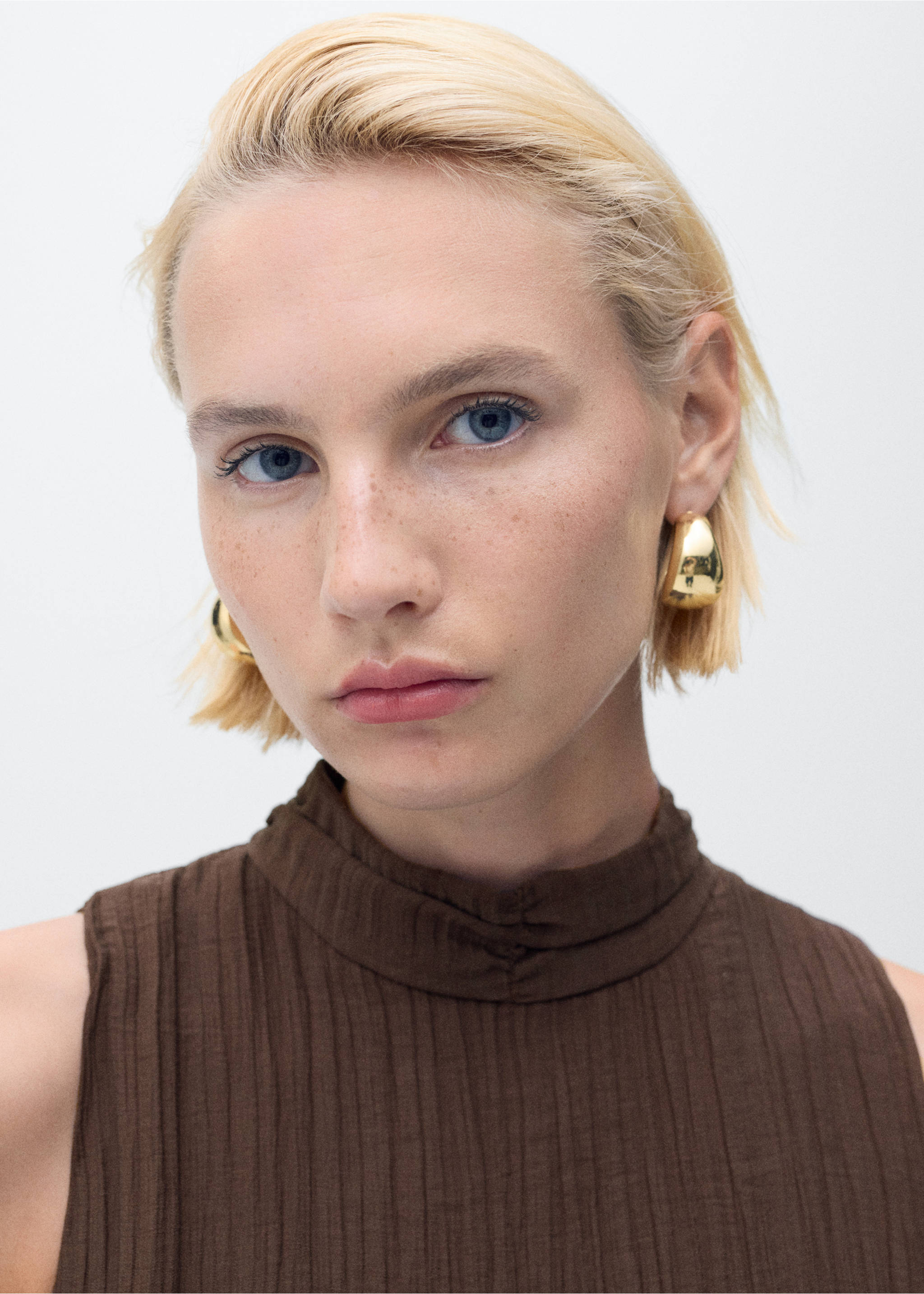 Halter-neck lyocell dress - Details of the article 1, Chocolate. Ref: 17002540-00.