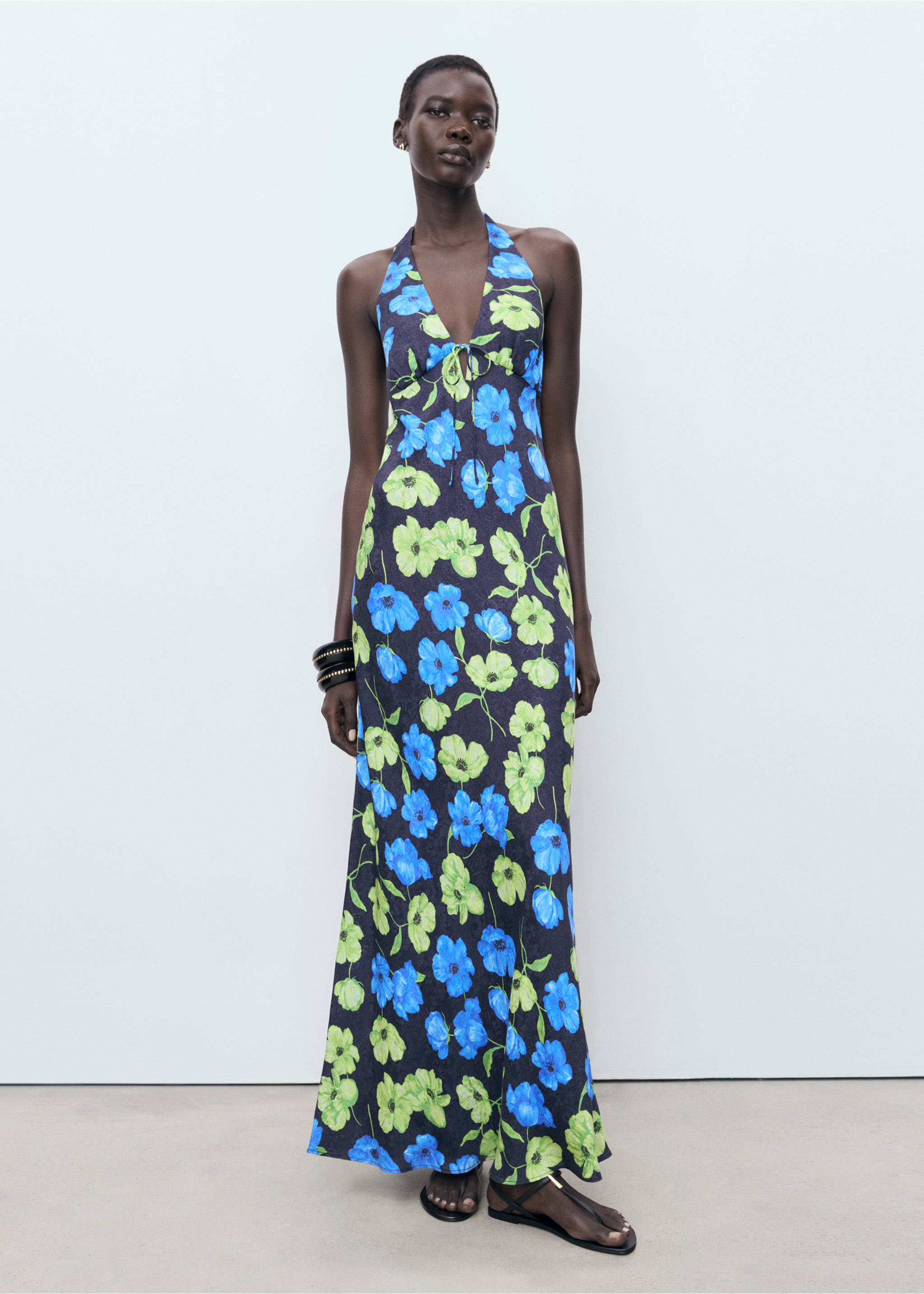 Vestido cuello halter estampado floral - Plano general, Negro. Ref: 17002541-00.