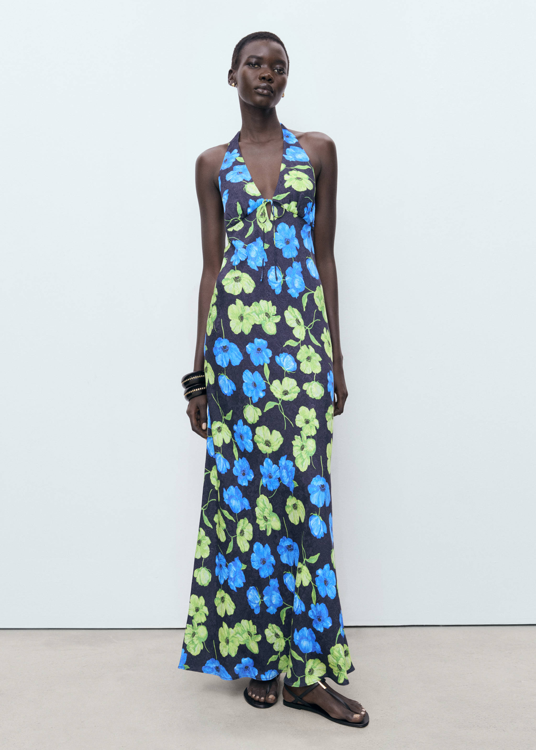 Vestido cuello halter estampado floral - Plano general