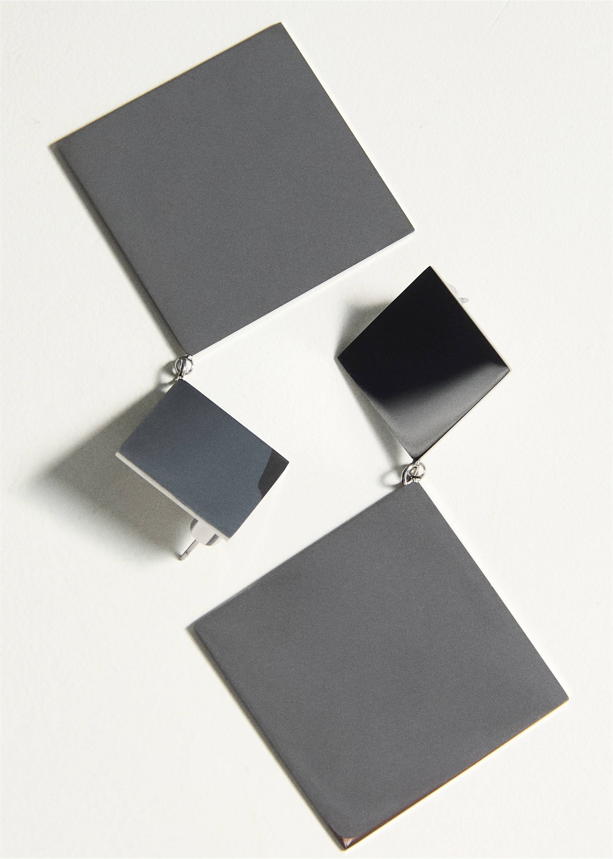 Boucles d'oreilles pendantes géométriques - Détail de l'article 5, Argent. Ref: 17002549-00.