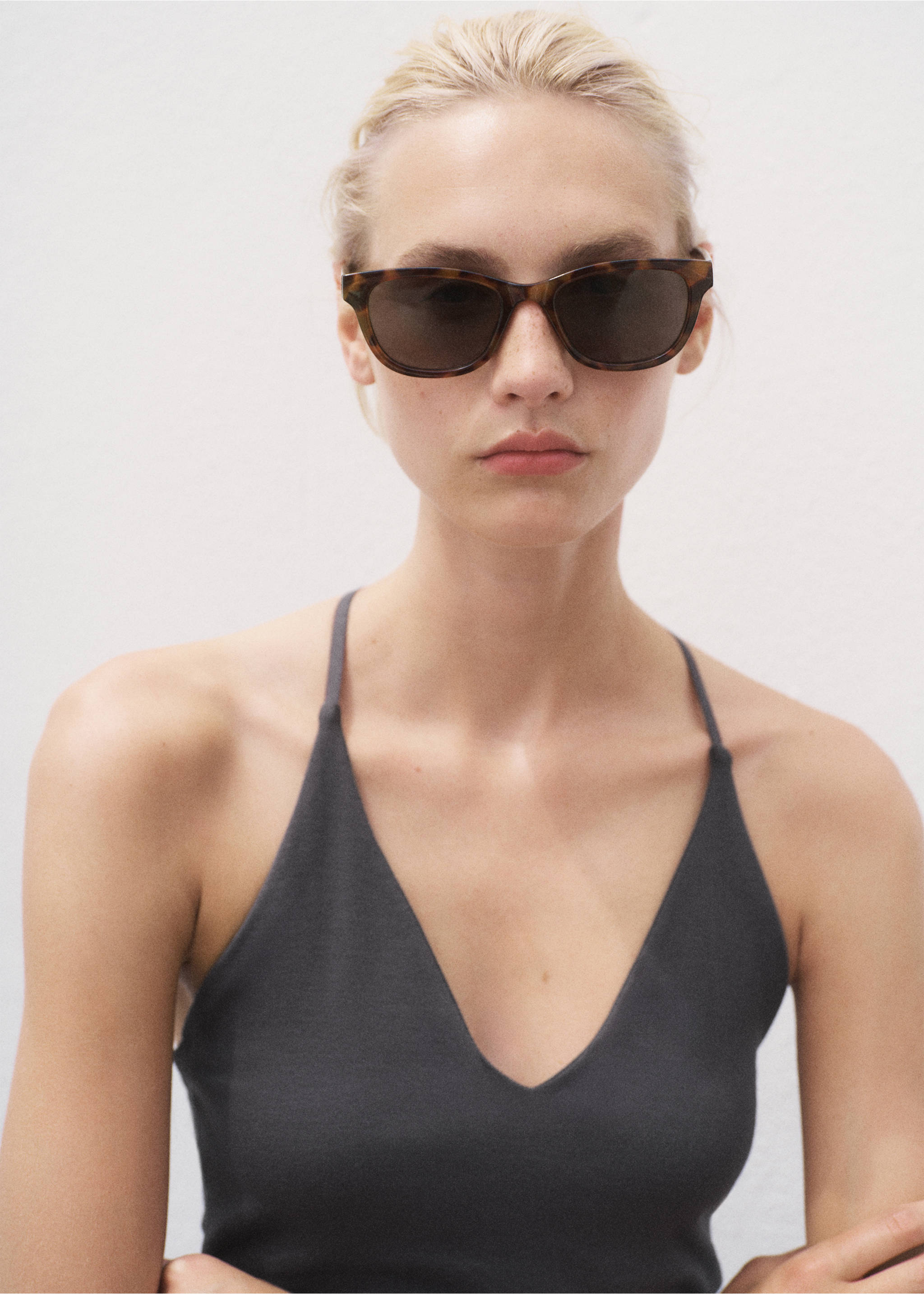 Open-back cotton top - Details of the article 1, Charcoal. Ref: 17002911-00.