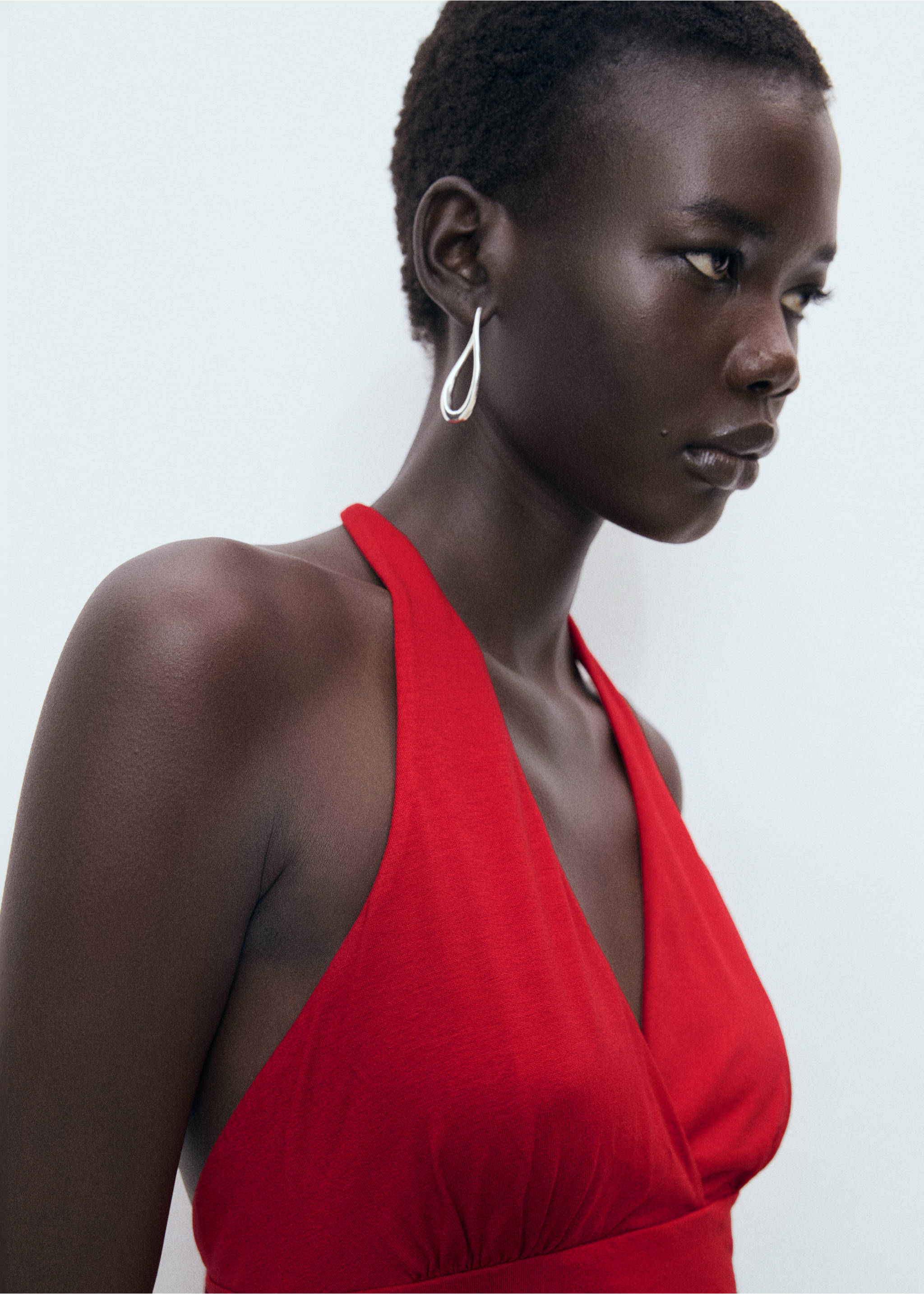 V-neck top with open back - Details of the article 1, Red. Ref: 17002912-00.