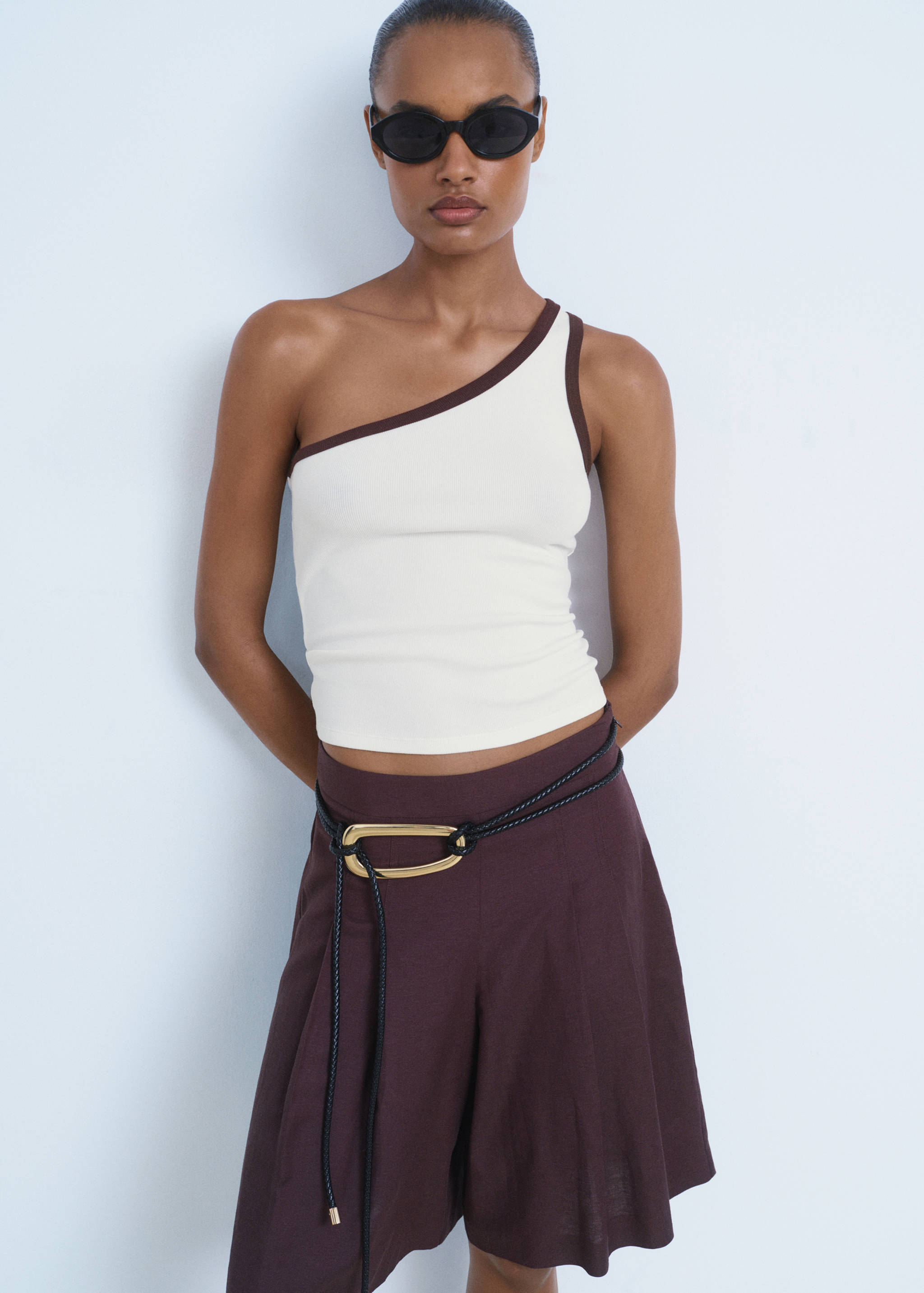 Asymmetrical top with contrasting trim - Medium plane