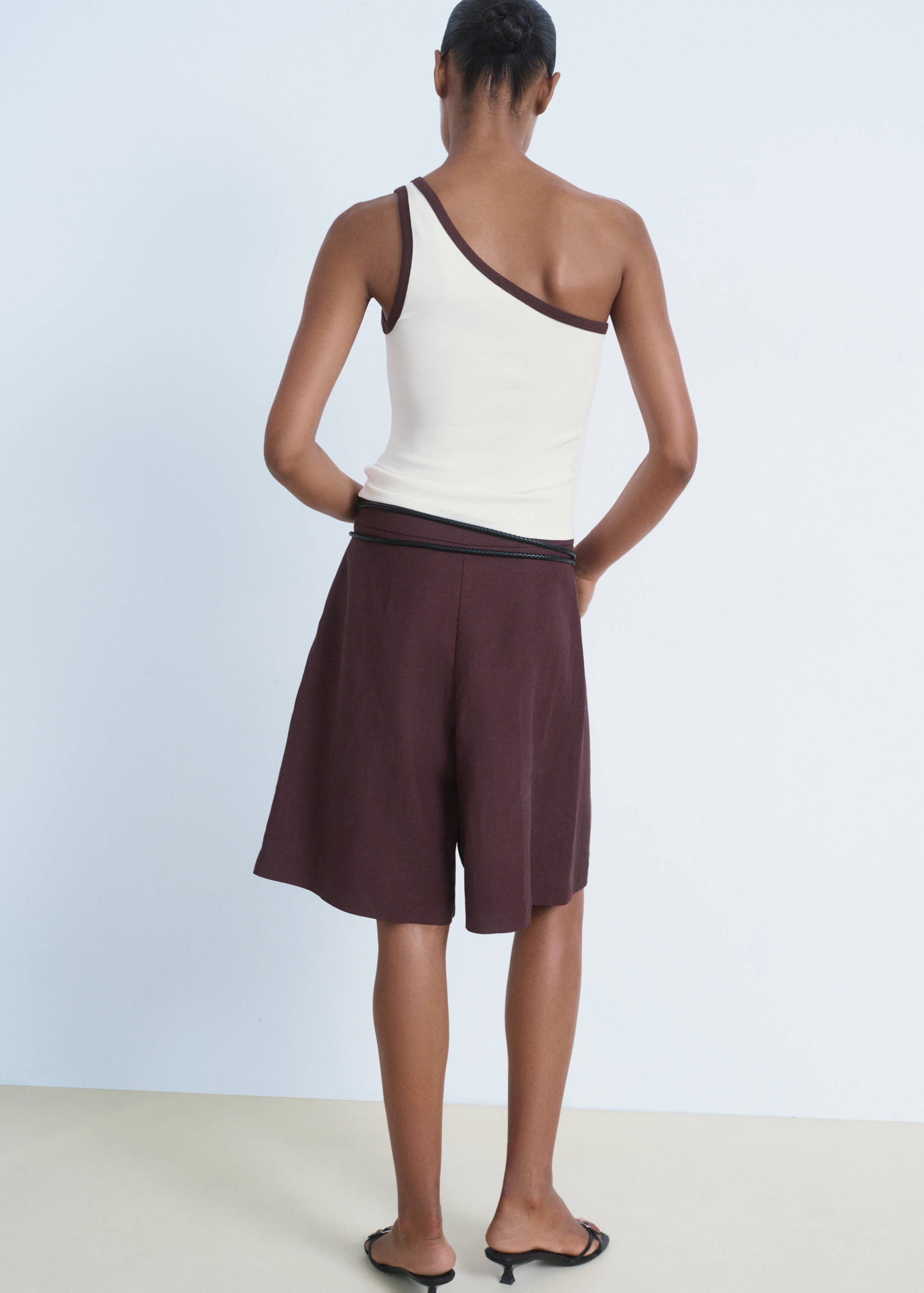 Asymmetrical top with contrasting trim - Reverse of the article