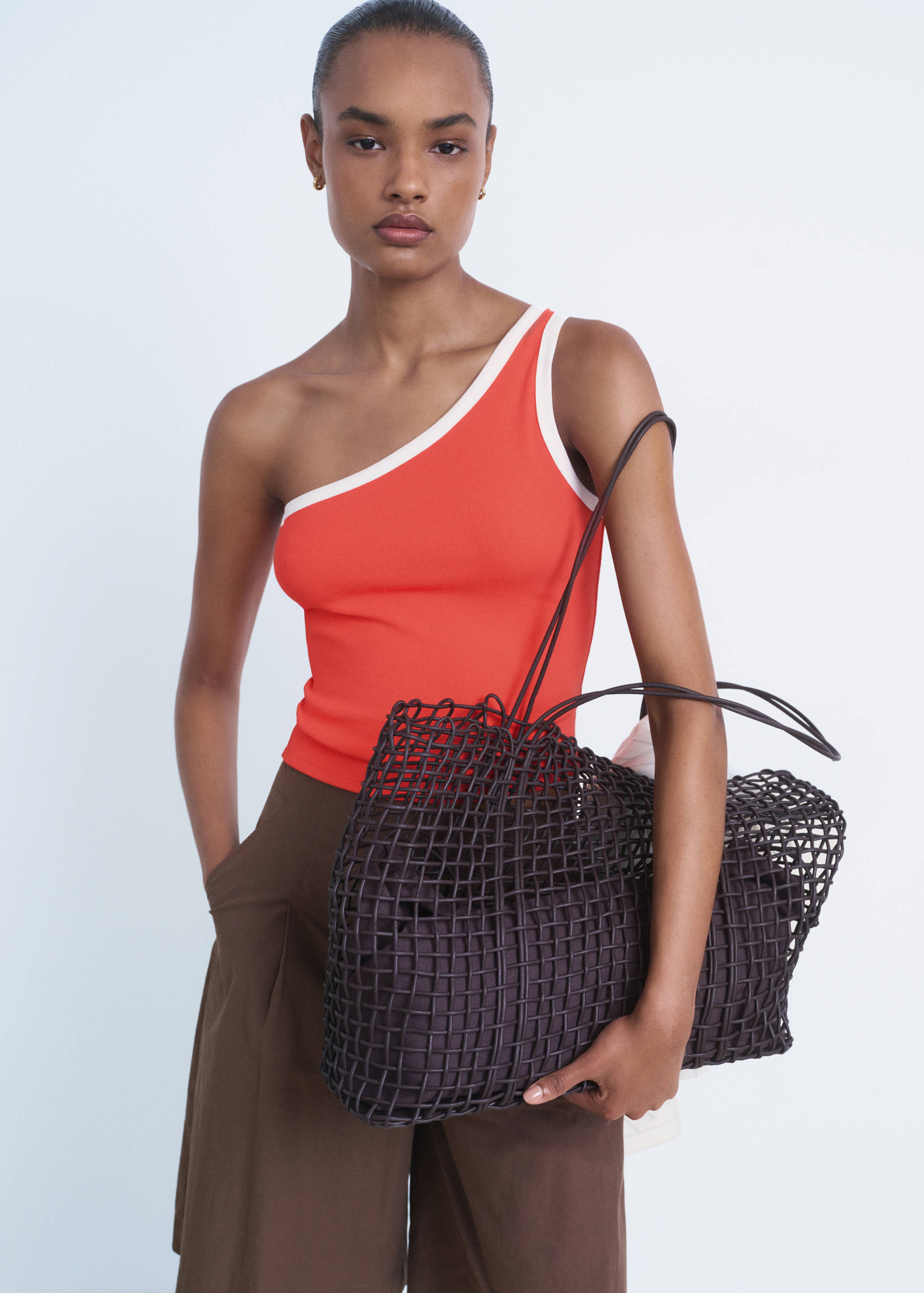 Asymmetrical top with contrasting trim - Medium plane