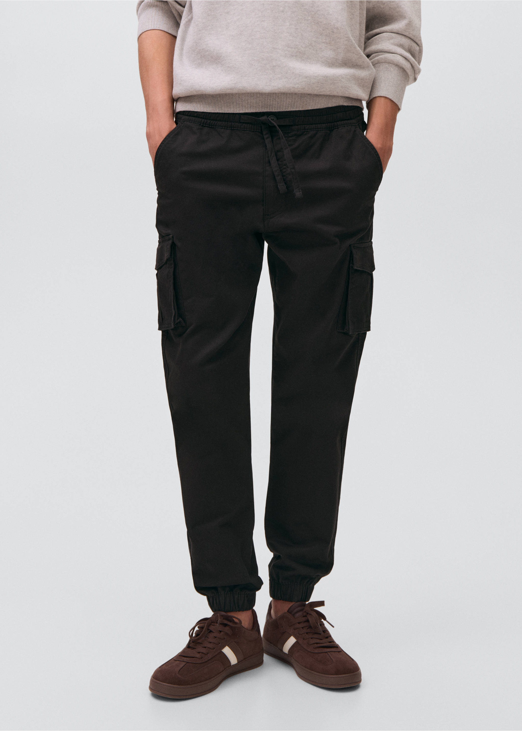Cargo joggers with drawstring - Medium plane, Black. Ref: 17002916-00.