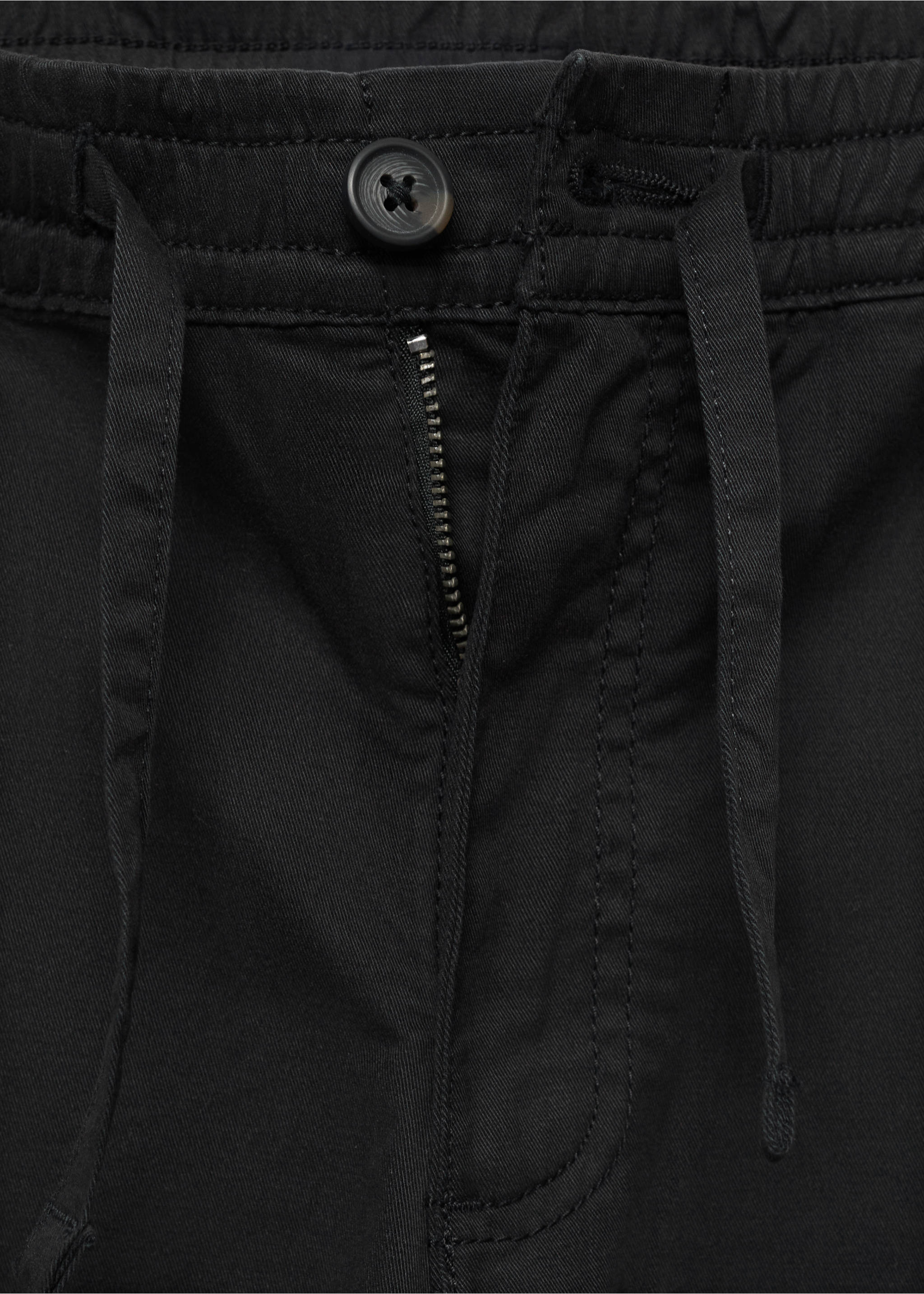 Cargo joggers with drawstring - Details of the article 8, Black. Ref: 17002916-00.