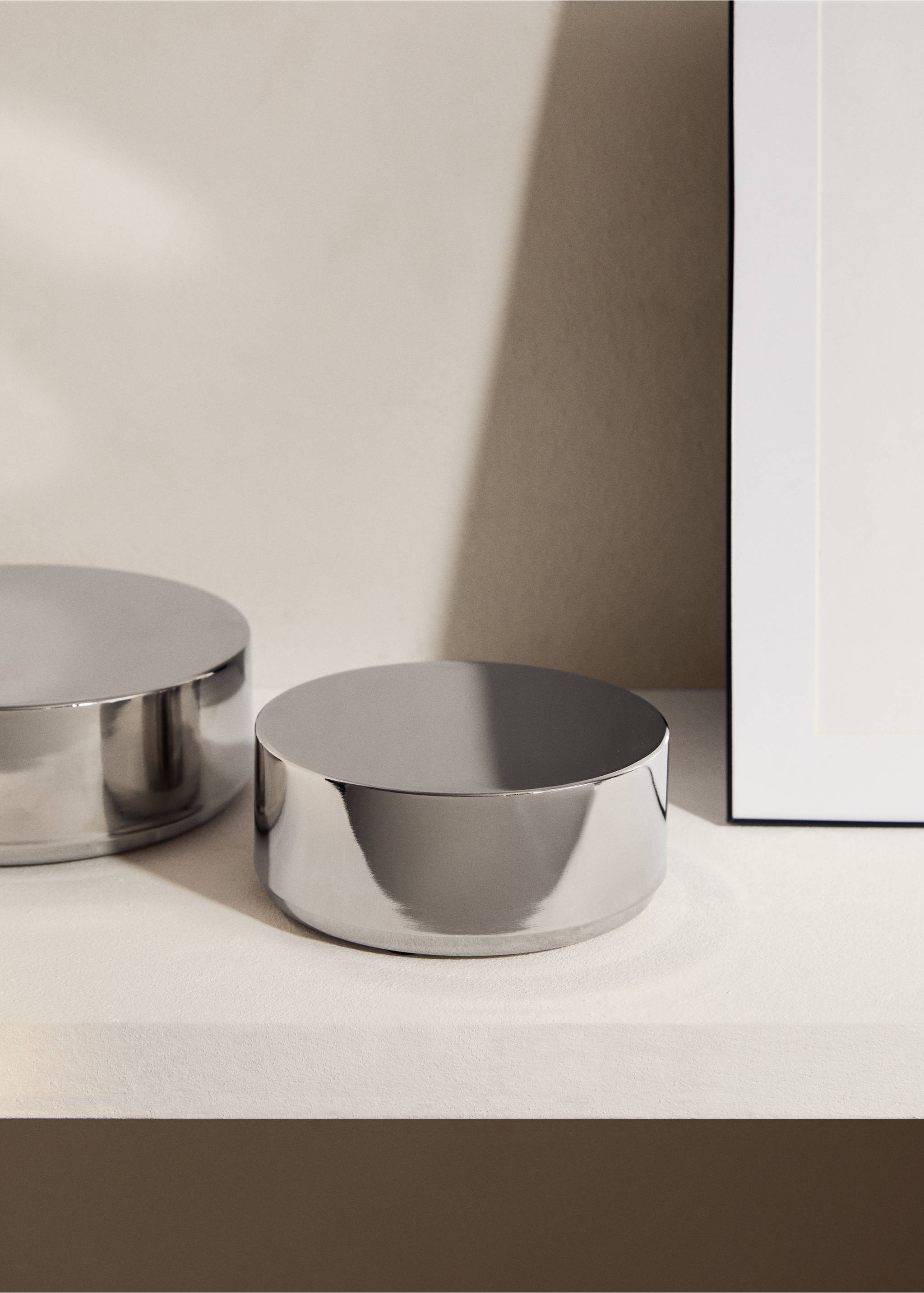 Small round metal box - General plane, Silver. Ref: 17002926-00.