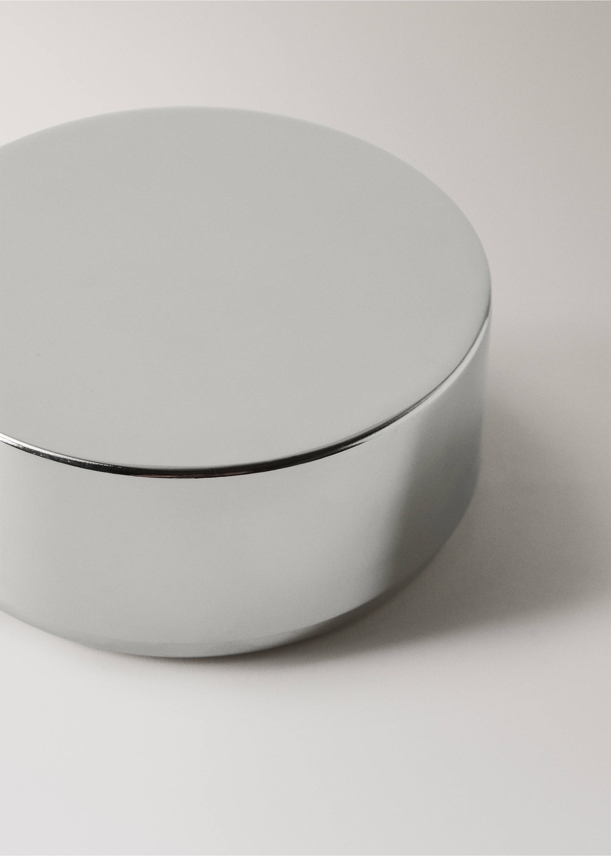 Small round metal box - Details of the article 1, Silver. Ref: 17002926-00.