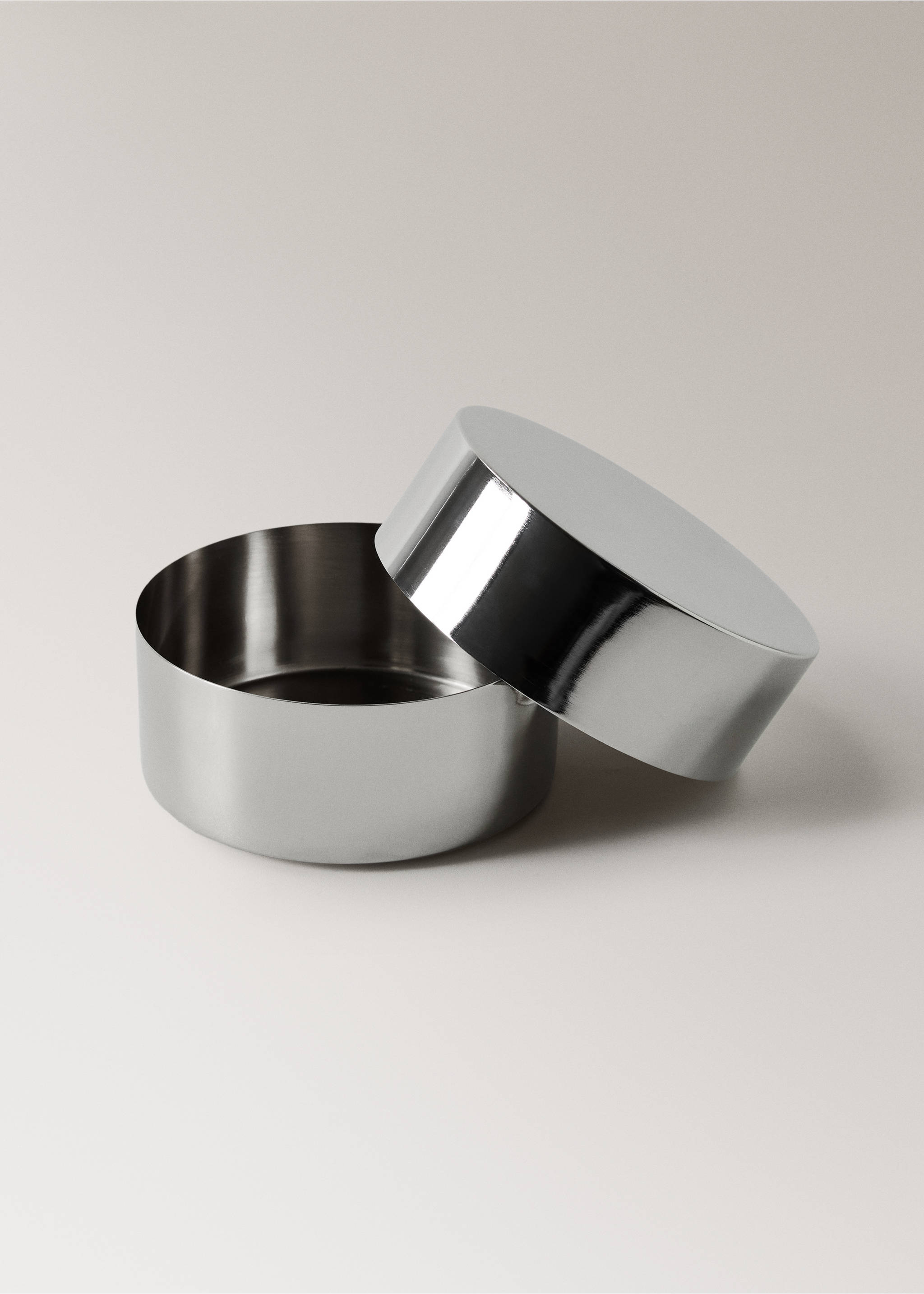Small round metal box - Details of the article 2, Silver. Ref: 17002926-00.