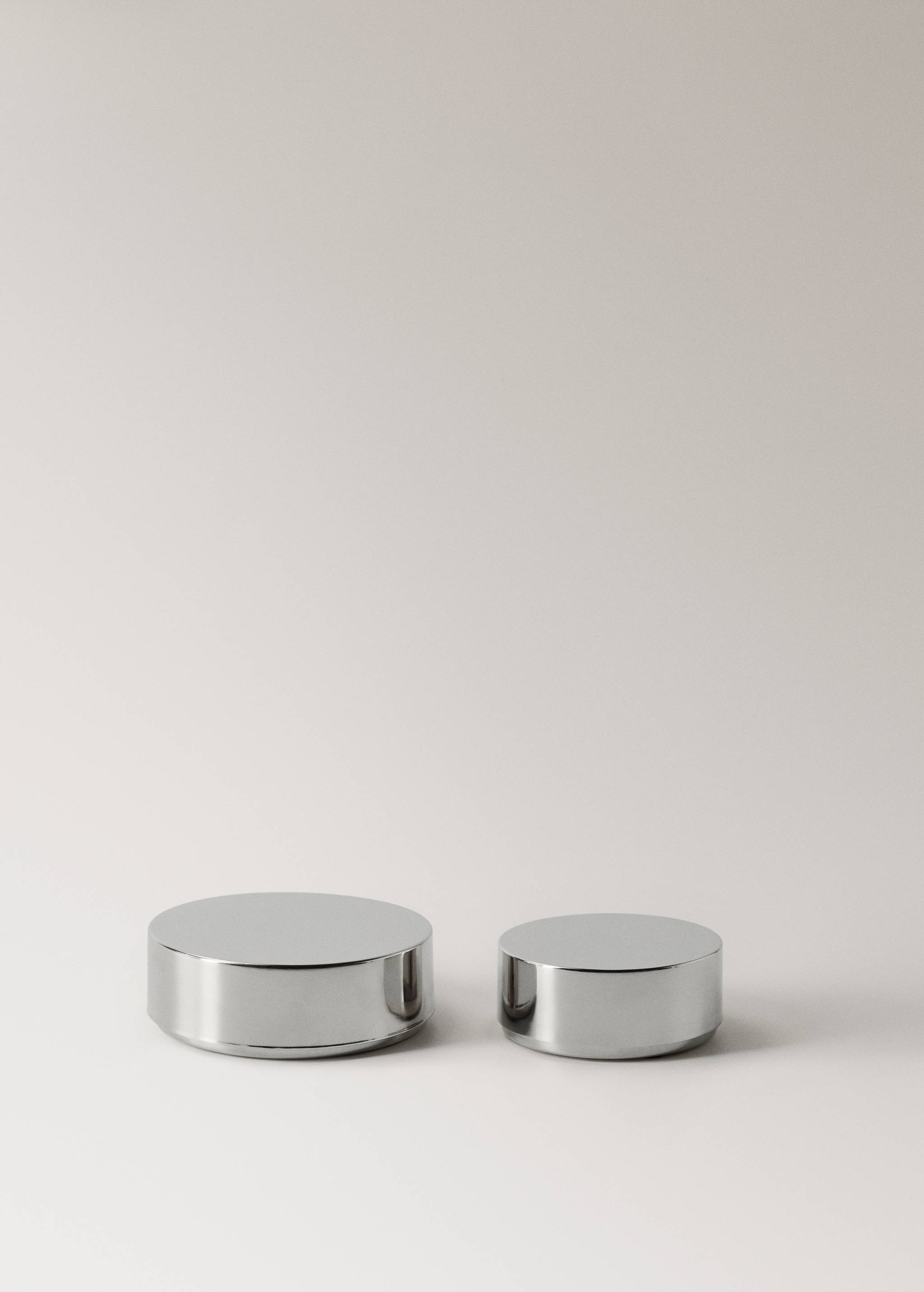 Medium round metal box - Details of the article 3