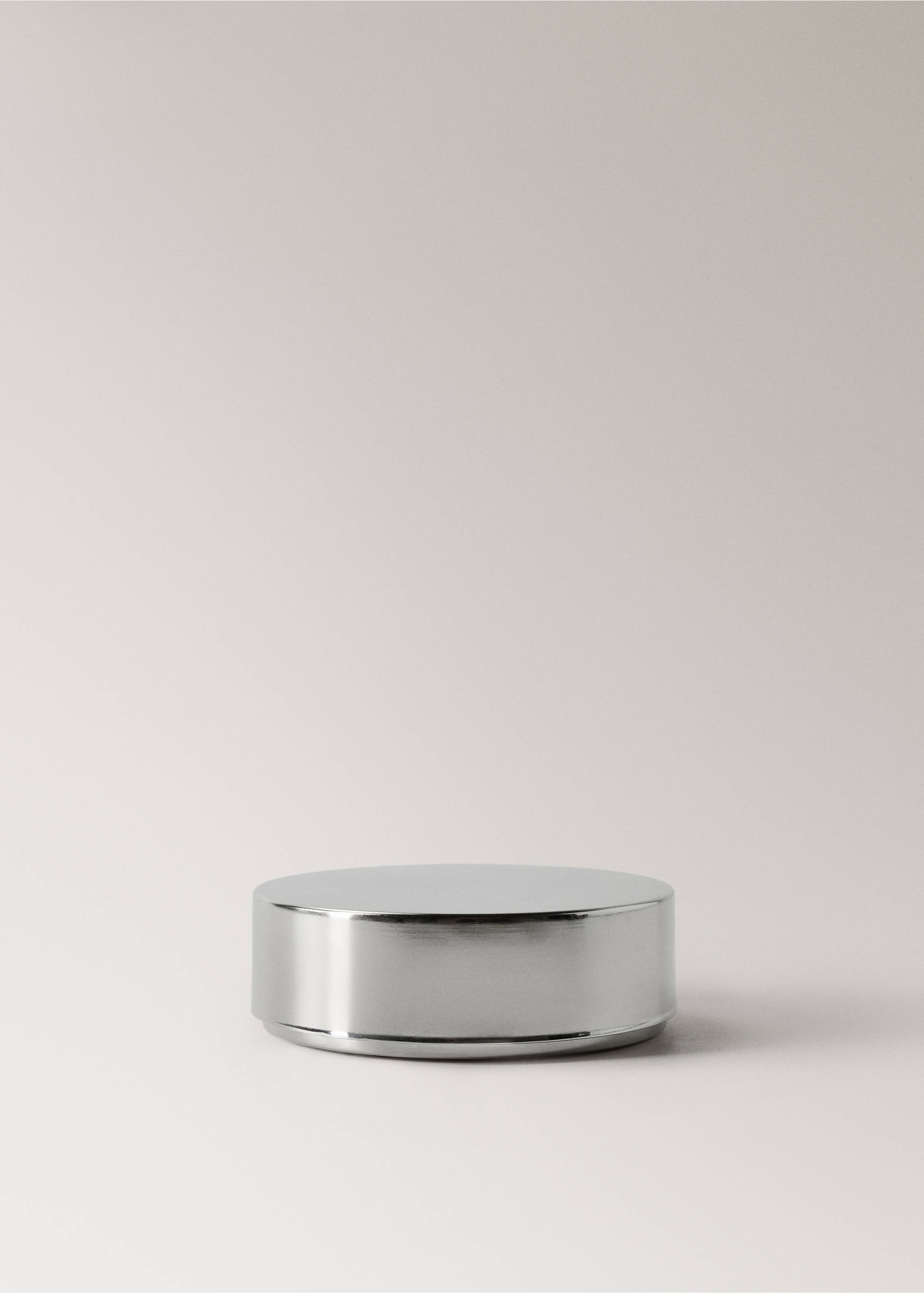 Medium round metal box - Article without model, Silver. Ref: 17002927-00.