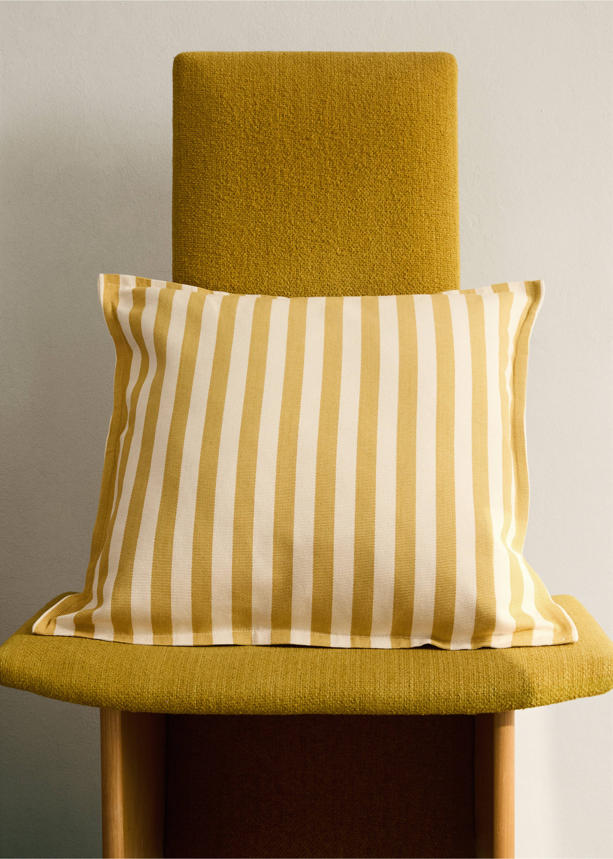 Cotton two-tone cushion cover with woven stripes 50x50 cm - General plane, Yellow. Ref: 17003319-00.