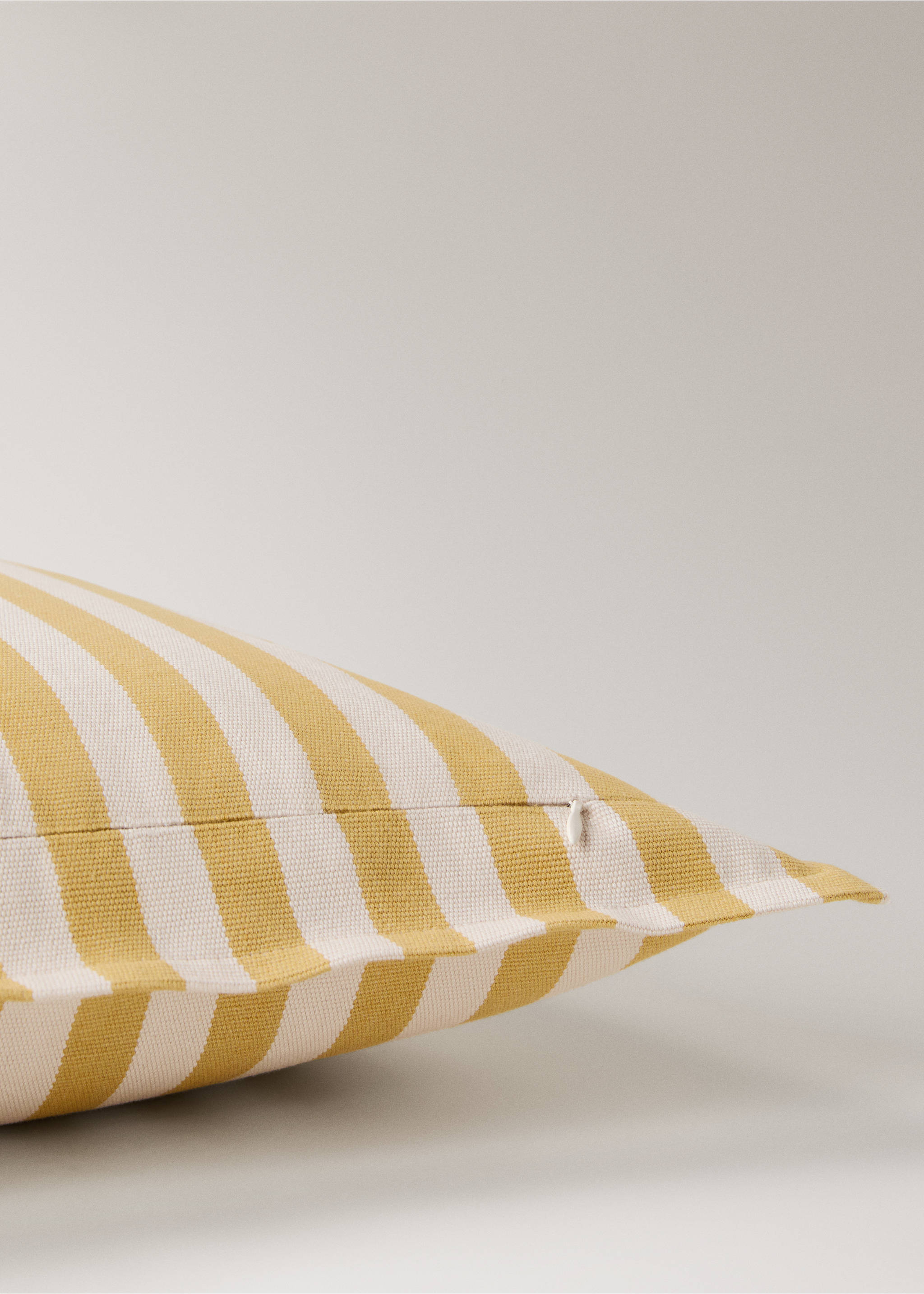 Cotton two-tone cushion cover with woven stripes 50x50 cm - Details of the article 1, Yellow. Ref: 17003319-00.