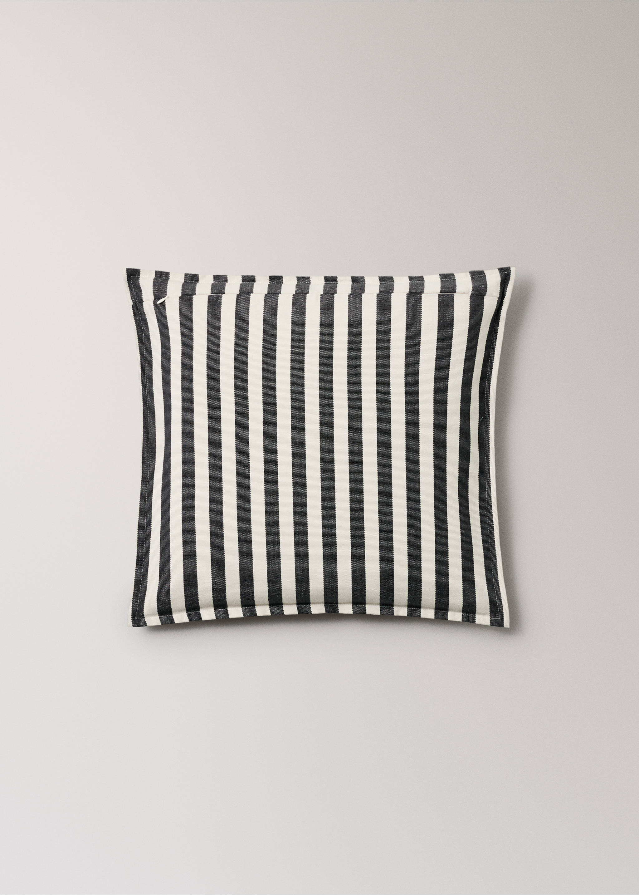 Cotton two-tone cushion cover with woven stripes 50x50 cm - Details of the article 1, Dark Grey. Ref: 17003319-00.