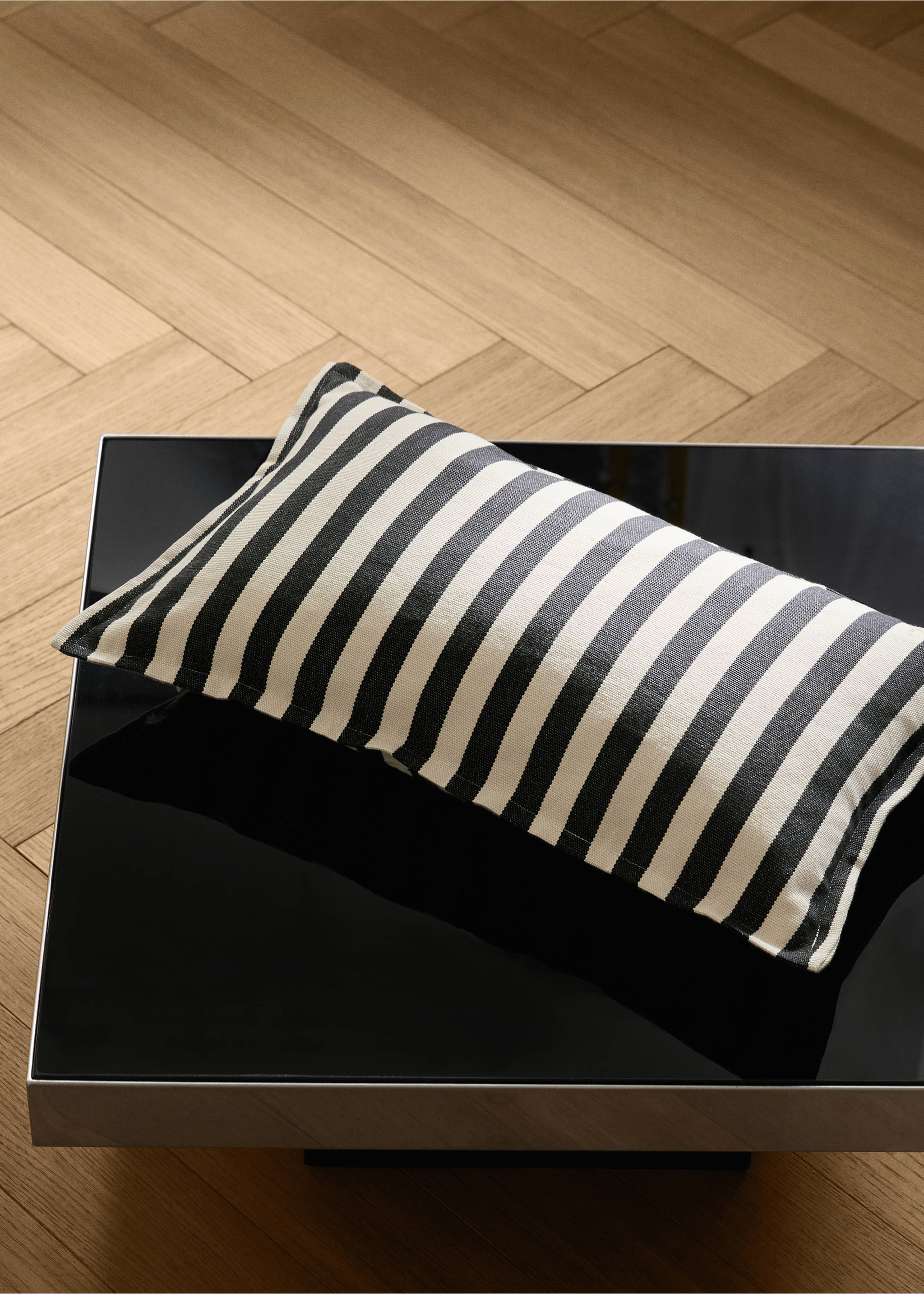 Cotton two-tone cushion cover with woven stripes 30x50 cm - General plane, Dark Grey. Ref: 17003320-00.