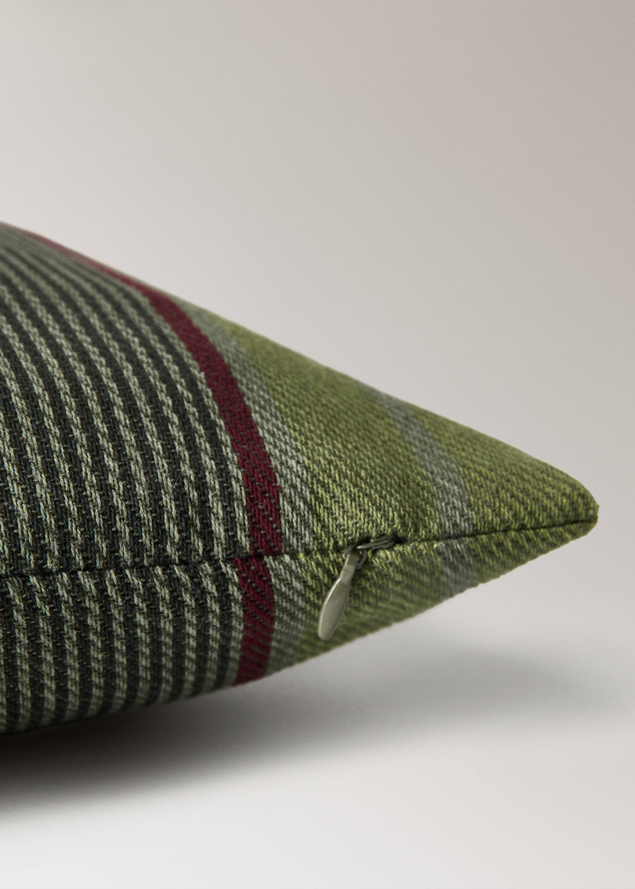 Cotton overdyed striped cushion cover 30x50 cm - Details of the article 2