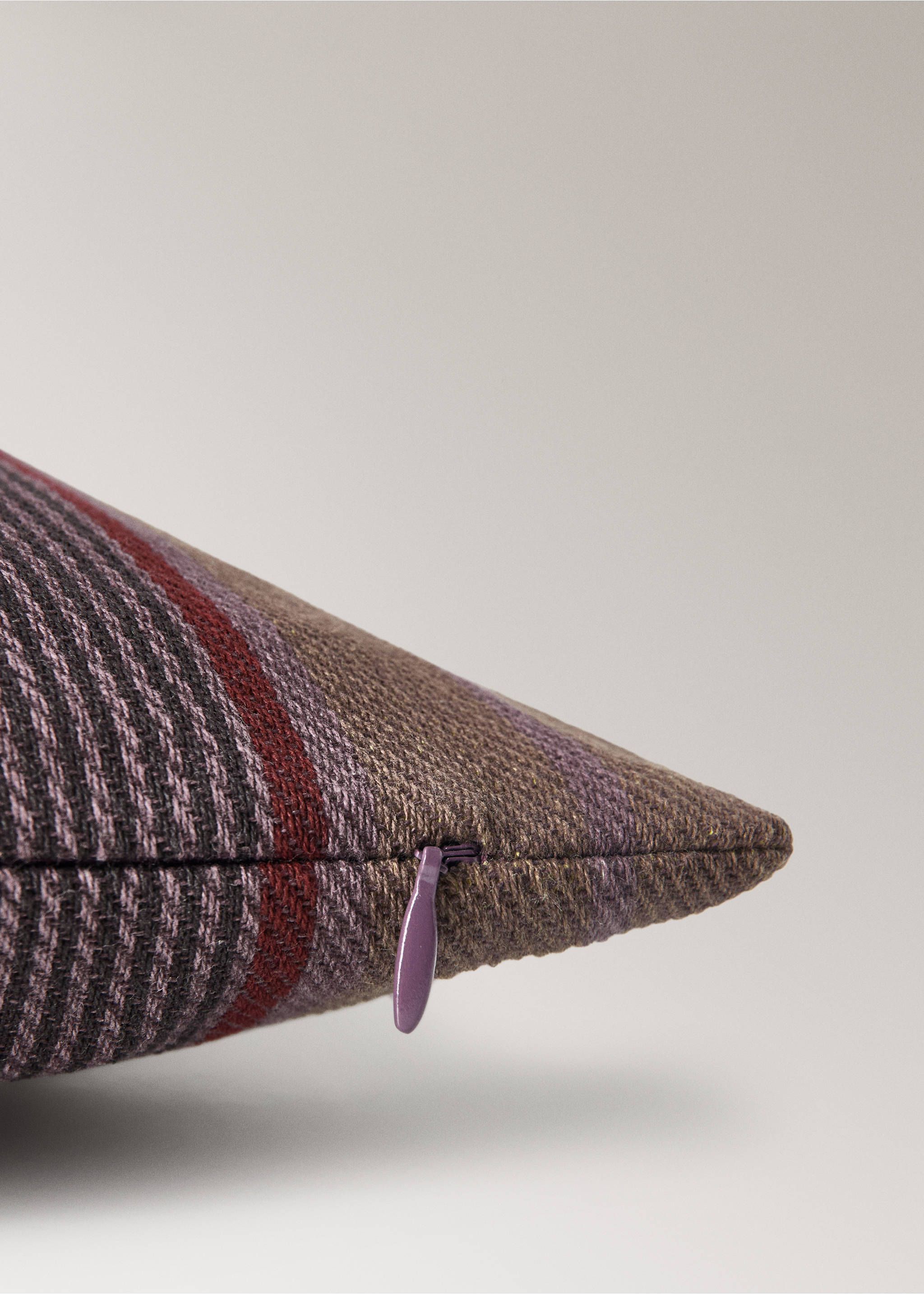 Cotton overdyed striped cushion cover 30x50 cm - Details of the article 2, Plum. Ref: 17003324-00.