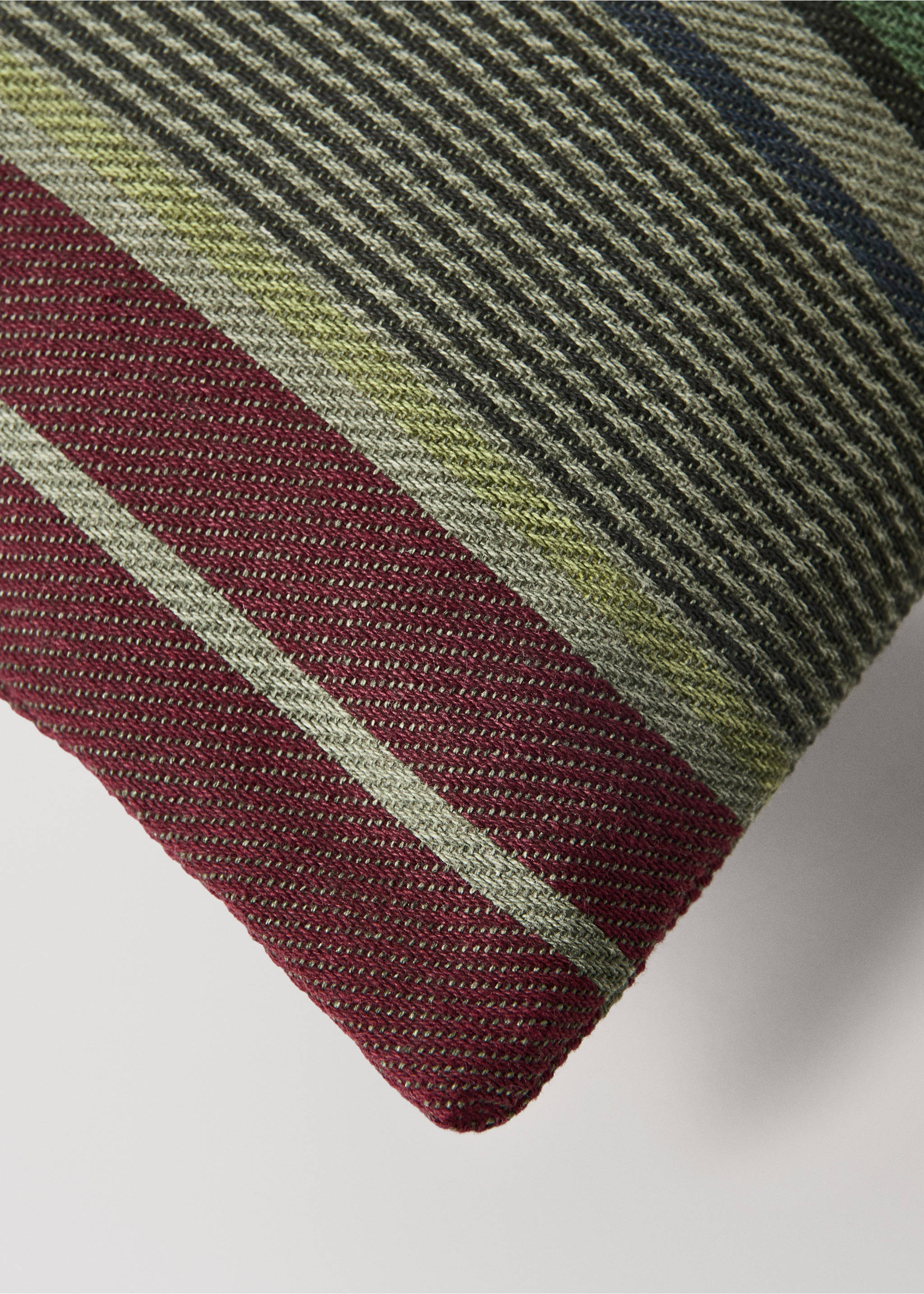 Baumwoll-Kissenhülle overdyed Streifen 45x45 cm - Detail des Artikels 3, Grün. Ref: 17003325-00.
