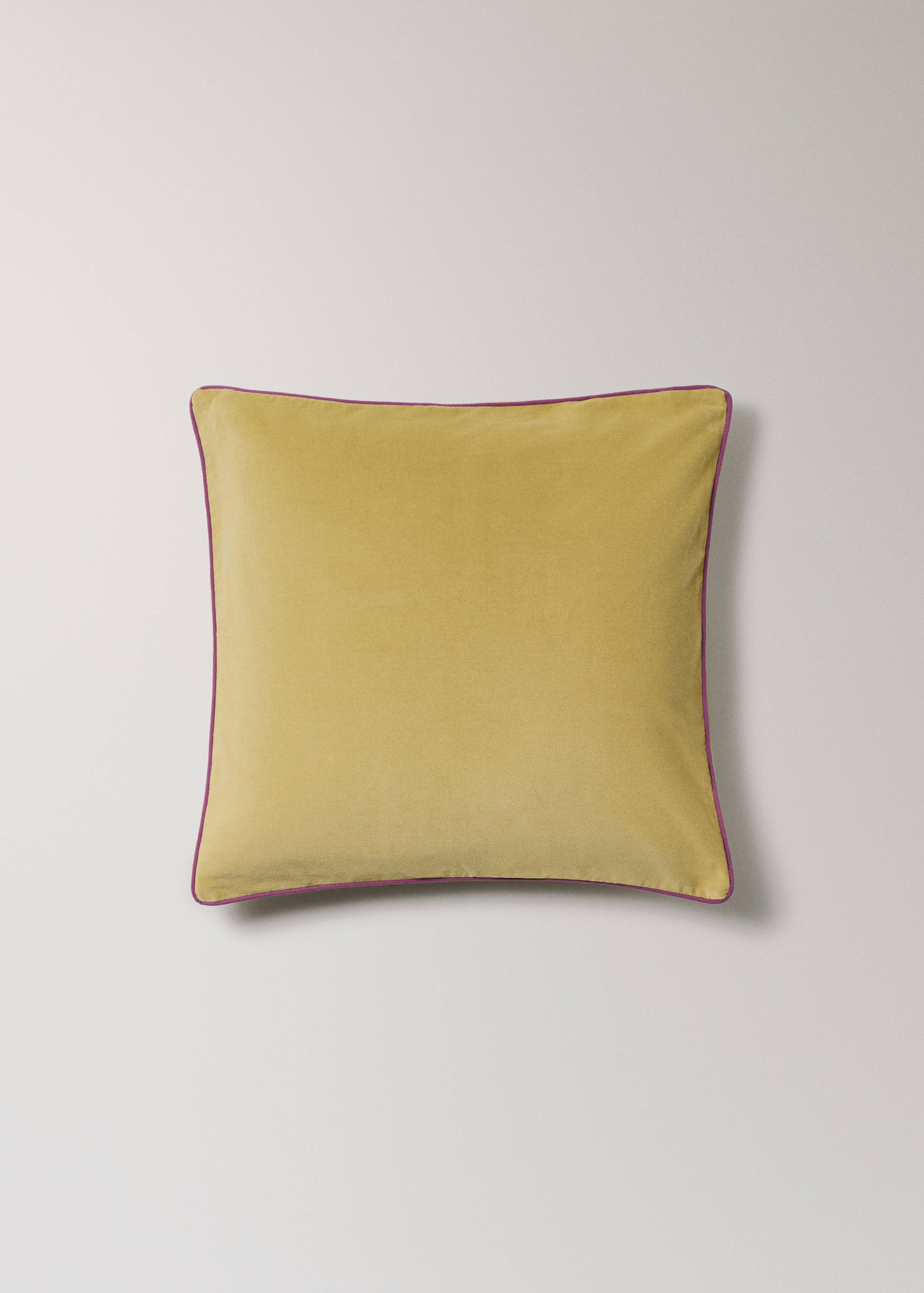 Velvet cushion cover with contrasting piping 50x50 cm - Article without model